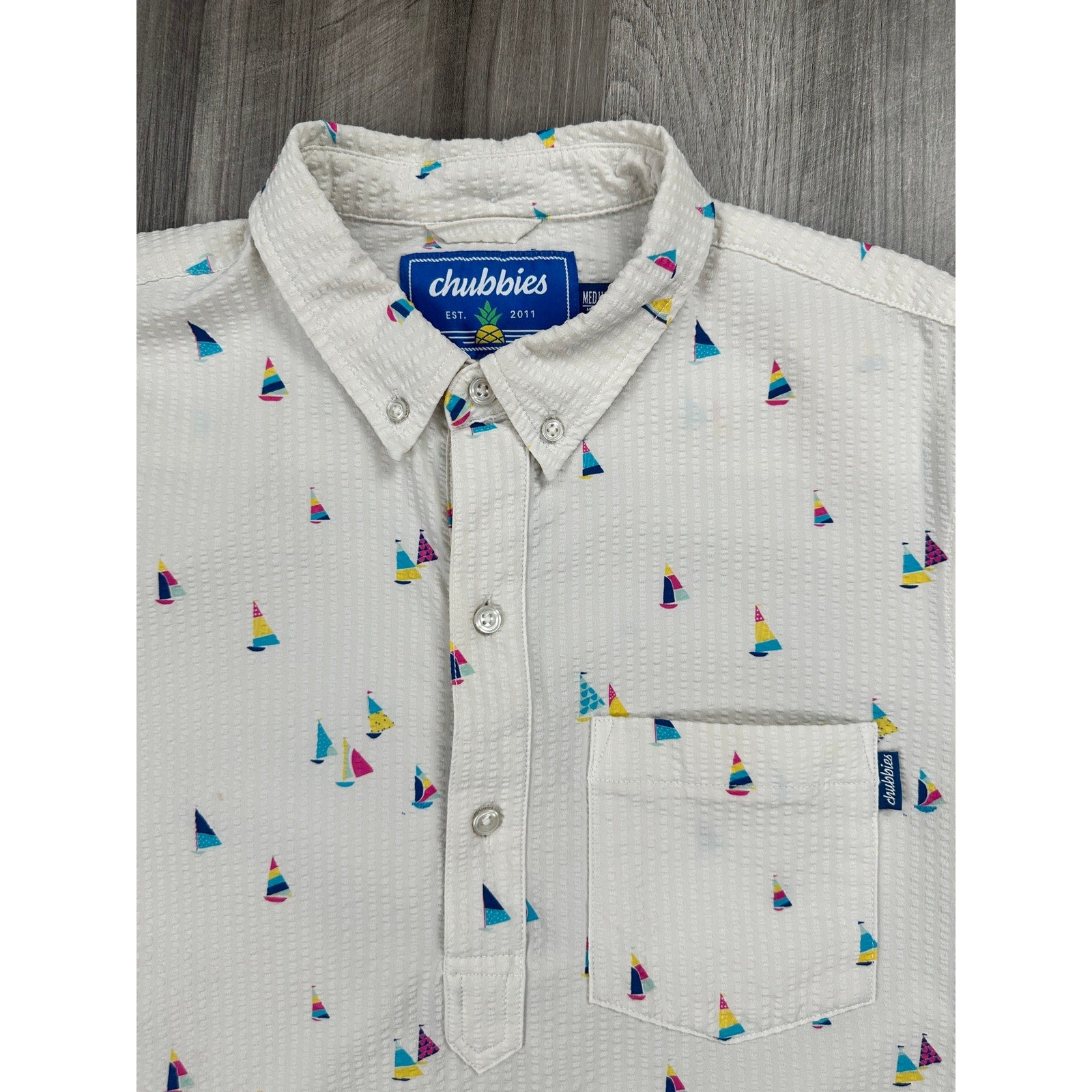Chubbies Seersucker Sailboat Popover Polo in Ivory — Size Medium // Preowned
