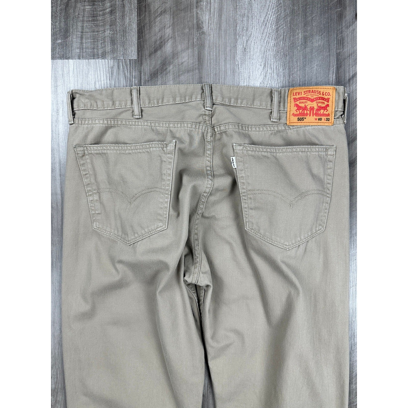 Levi's Straight Leg Zip Fly Jeans in Tan — Size 40x32 // Preowned