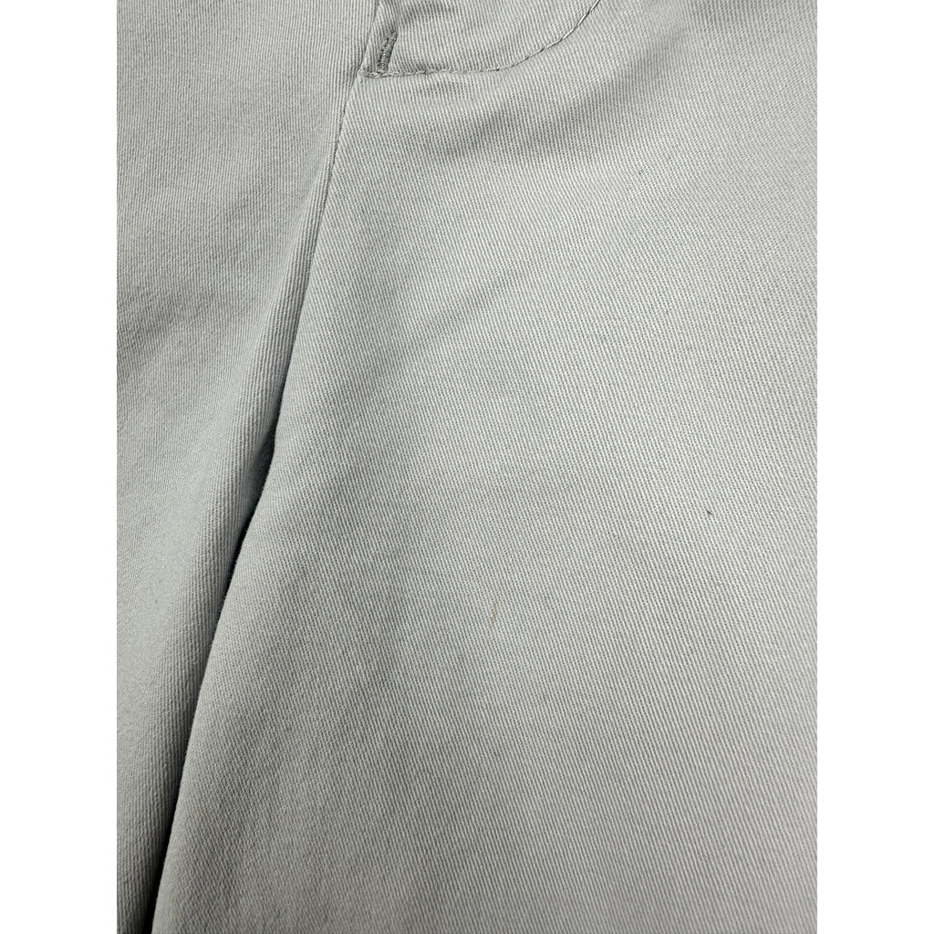 Southern Tide 9" Channel Marker Chino Short in Seagull Gray — Size 36