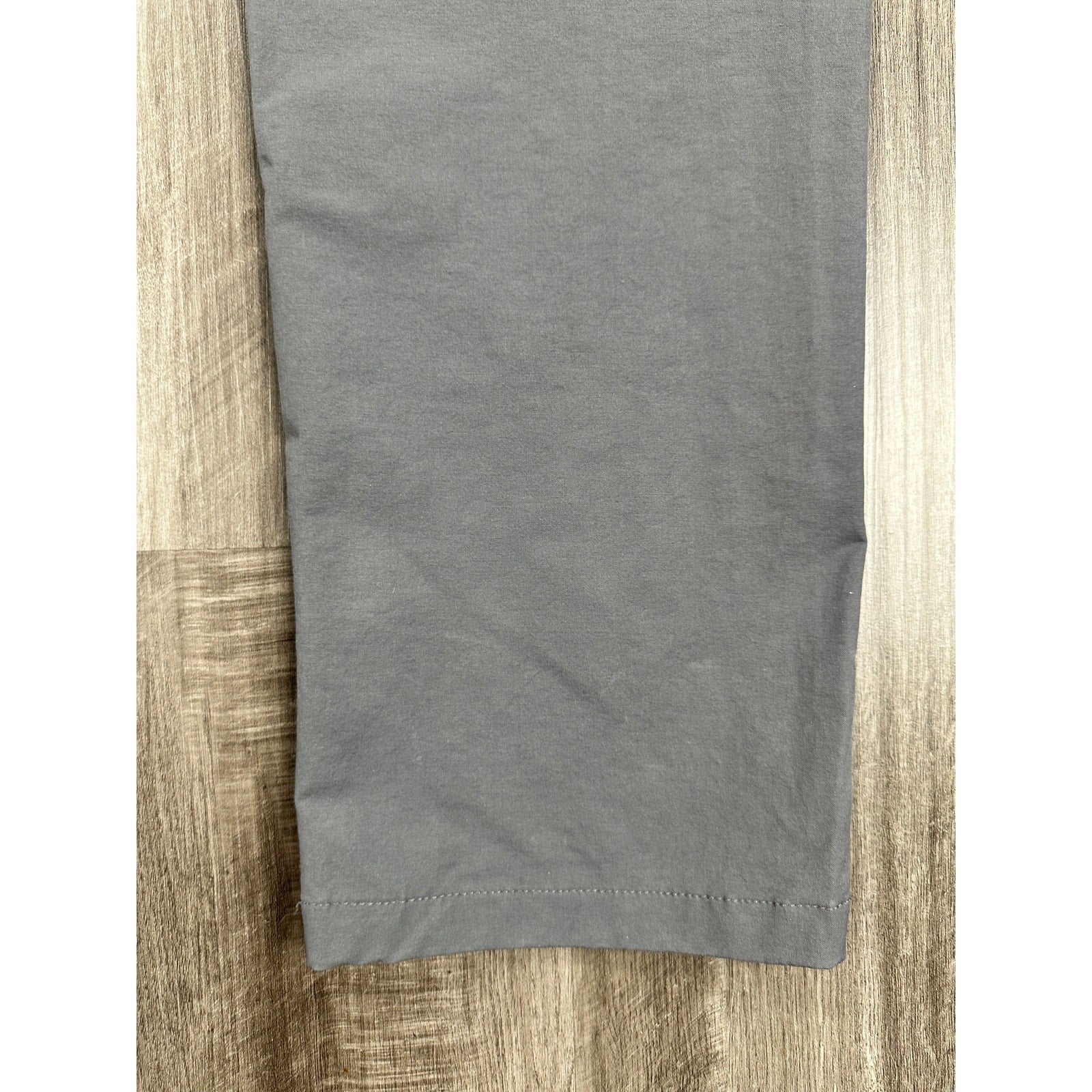 Vineyard Vines On the Go Performance Chino Pants in Gray — Size 33x32 // Preowned