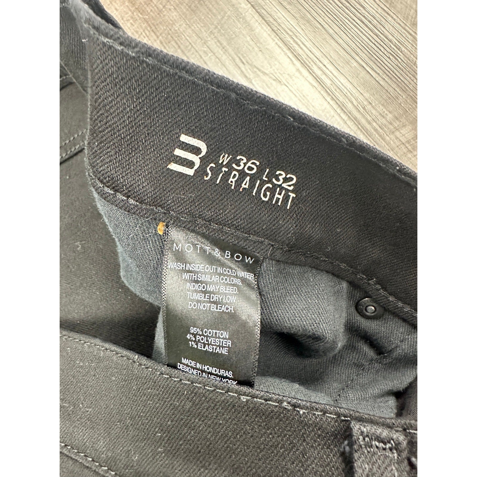 Mott and Bow Straight Barclay Jean in Black — Size 36x32 // Preowned