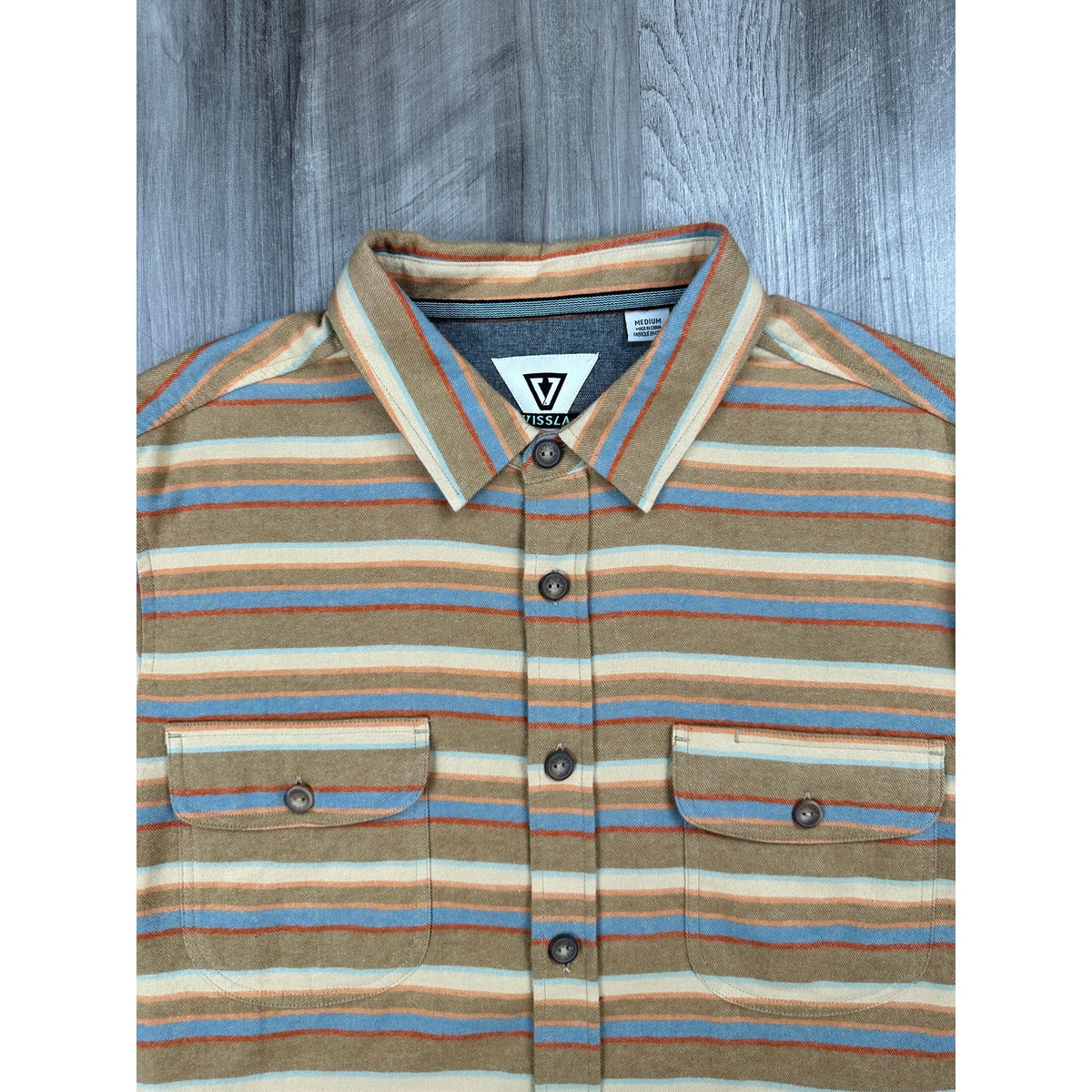 Vissla Central Coast Eco Flannel Long Sleeve Button Down Shirt — Size Medium // Preowned