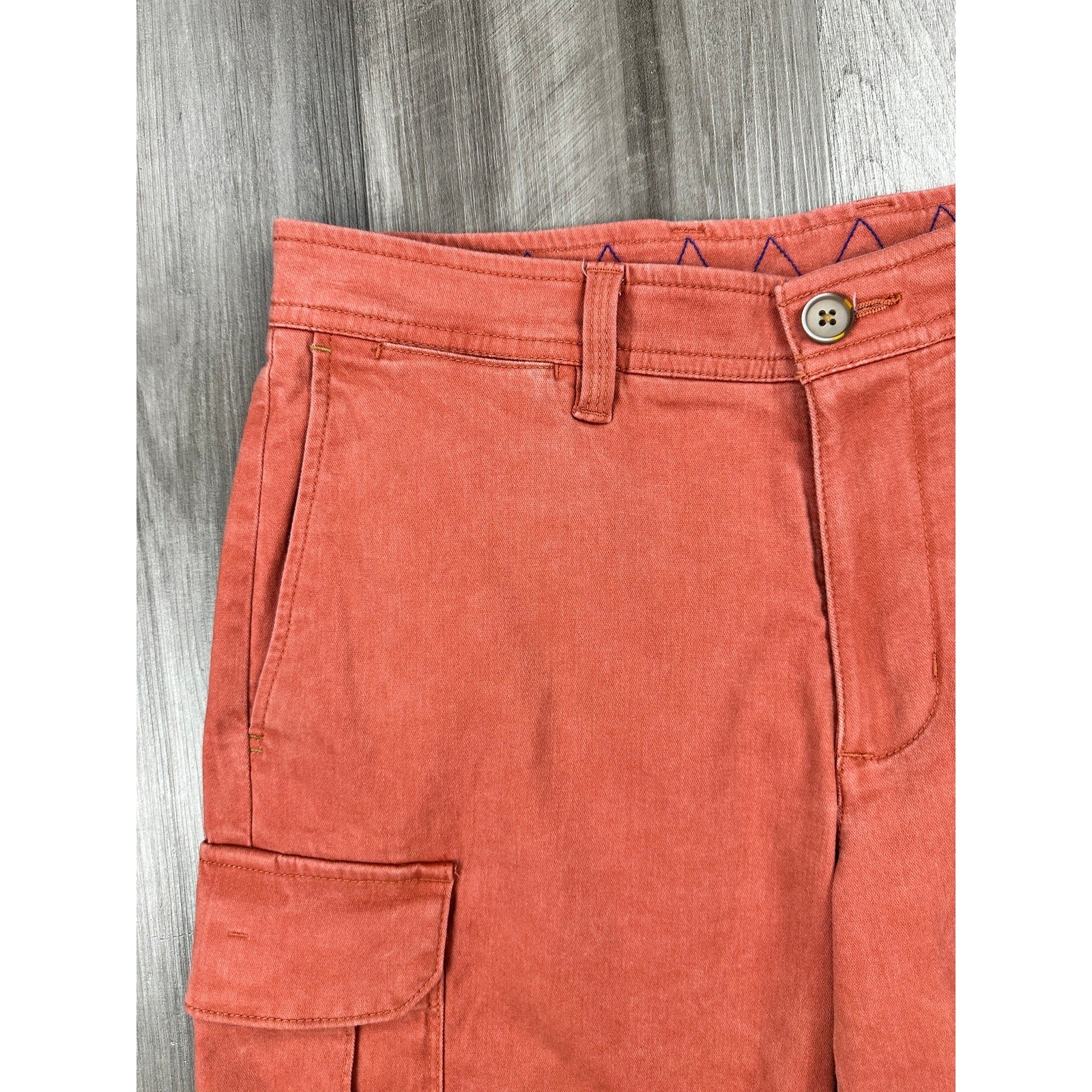 Tommy Bahama Cabo Coast Cargo 9" Shorts in Desert Red — Size 30