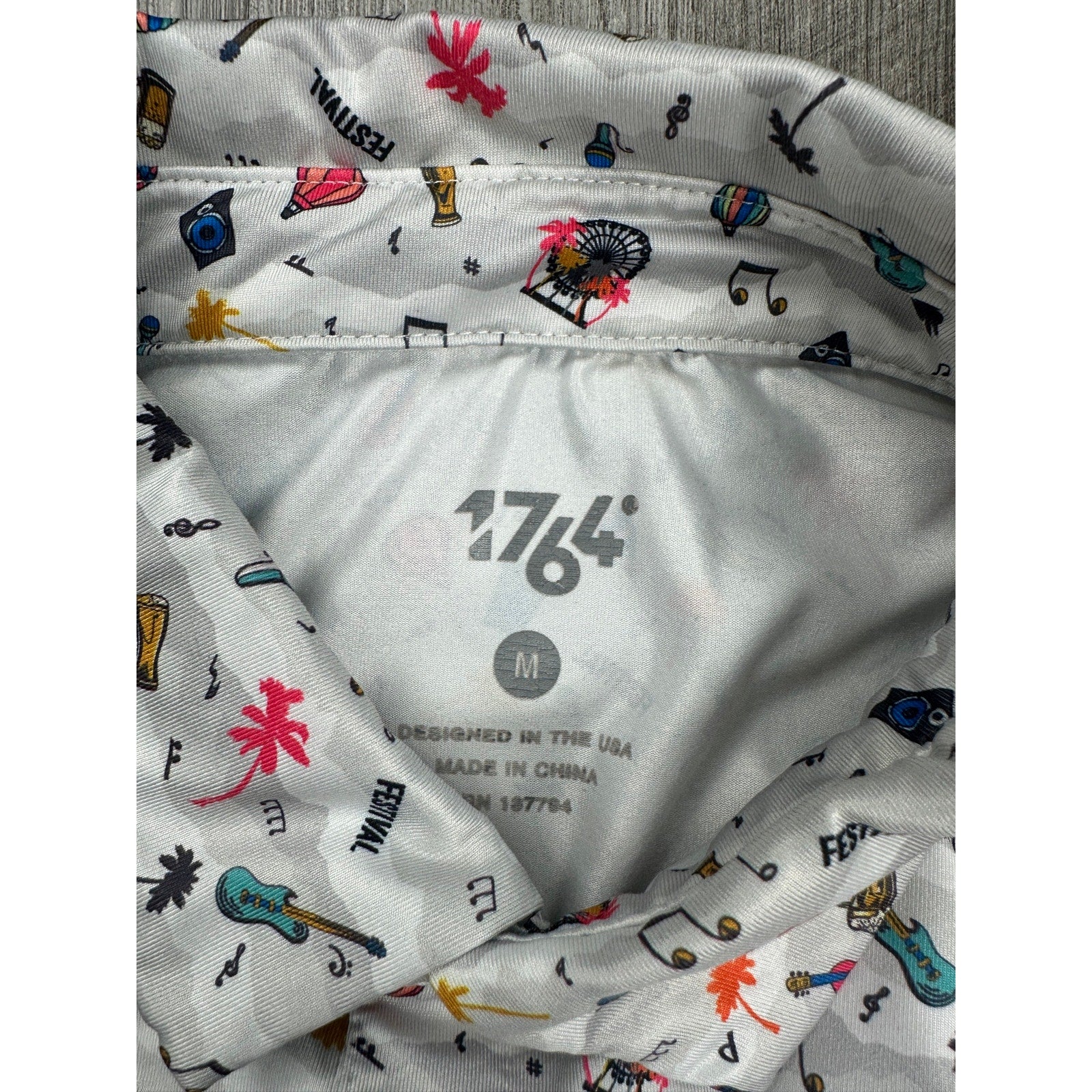 1764 Festival Print Golf Polo in Silver Gray Ivory Multi-Print — Size Medium // Preowned