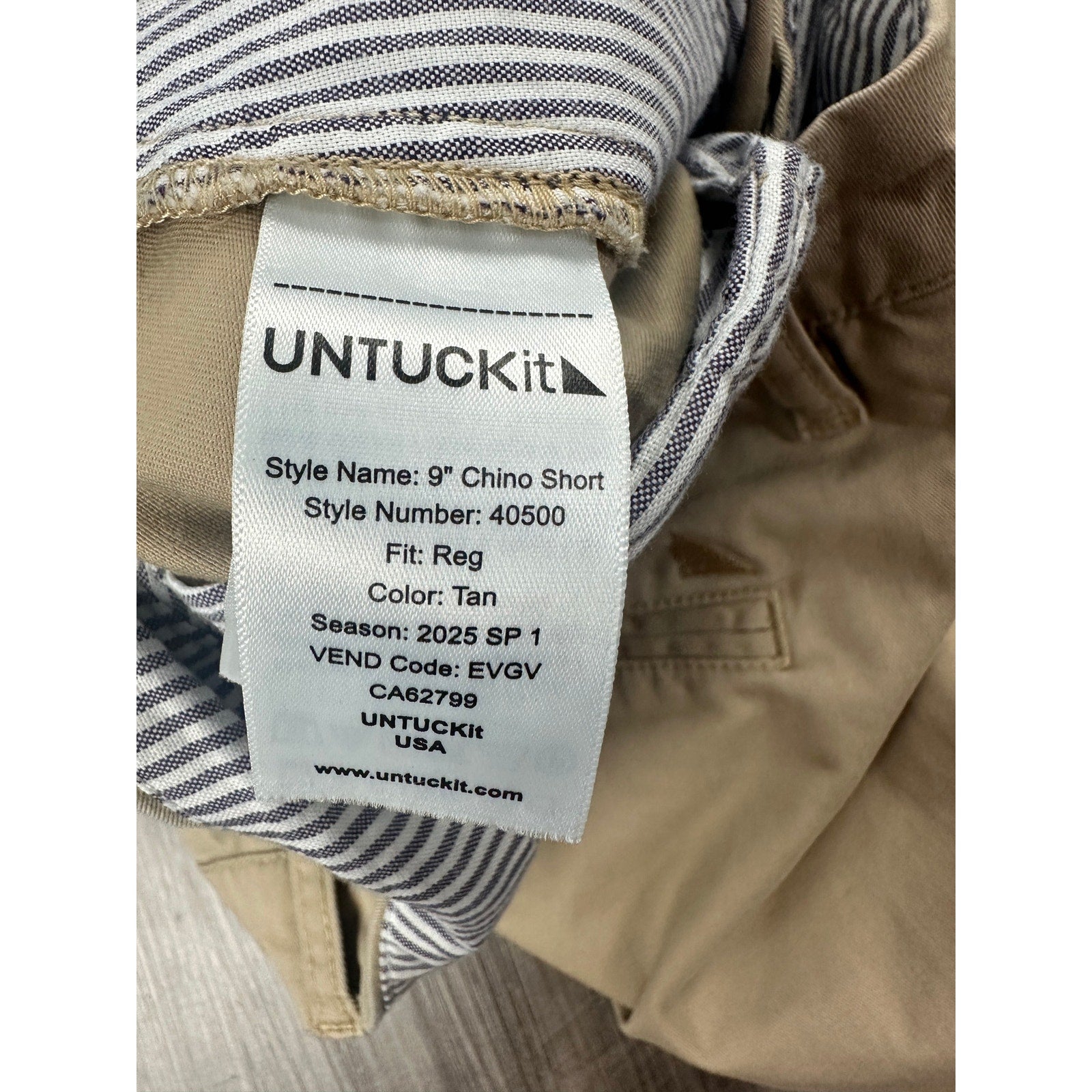 UNTUCKit St. Vincent 9-Inch Chino Shorts in Tan — Size 36 // Preowned