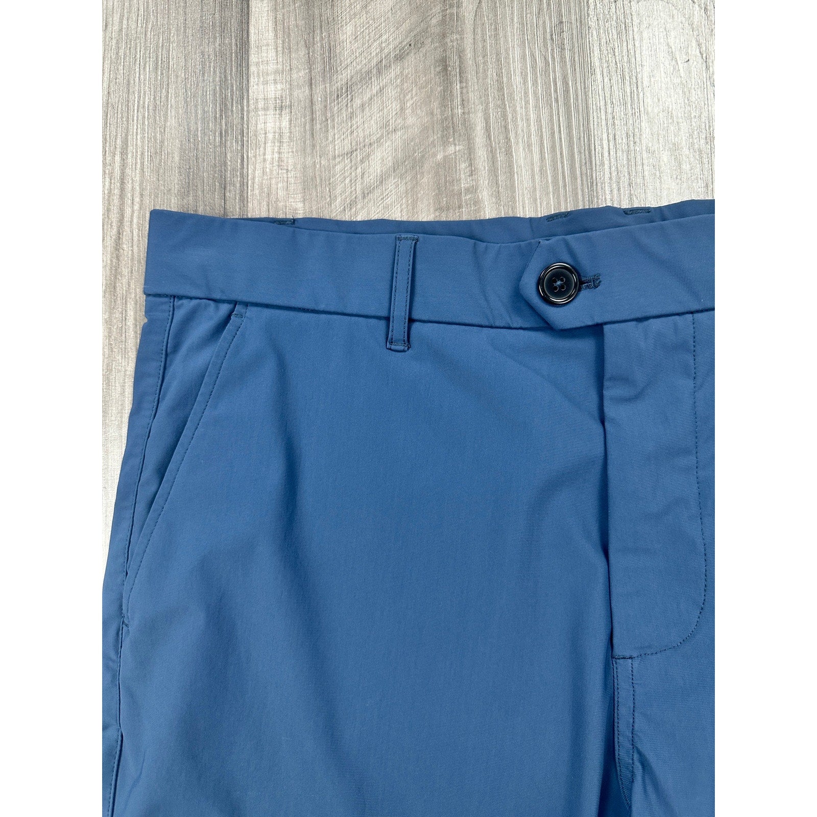 Greyson Montauk Performance Golf Chino Shorts in Slate Navy — Size 34 // Preowned