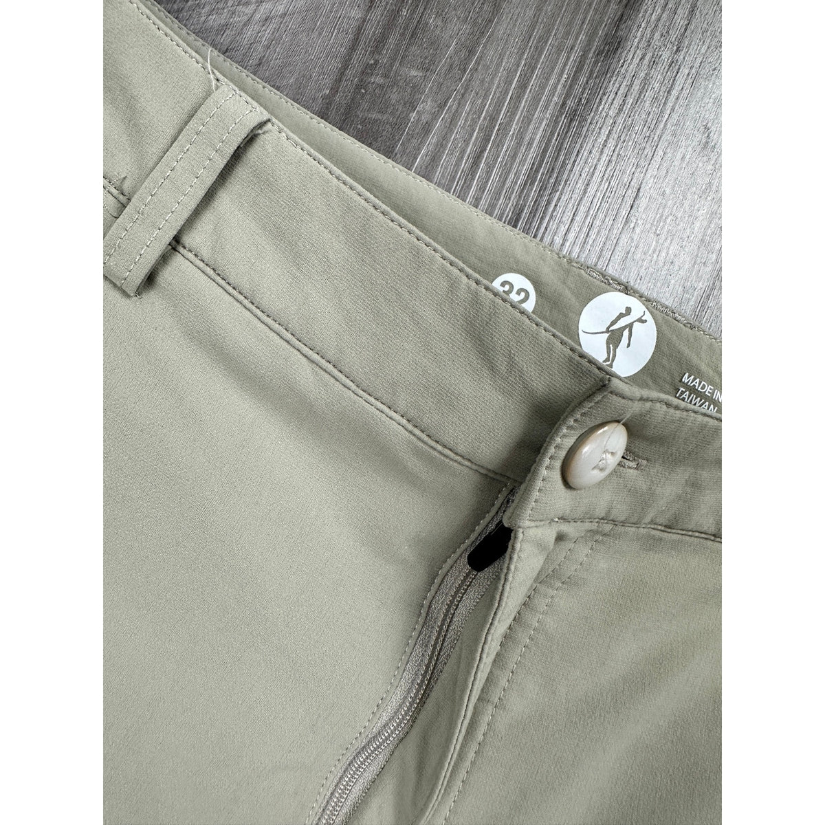 Toes on the Nose Legend Hybrid Walkshorts — Size 32 // Preowned