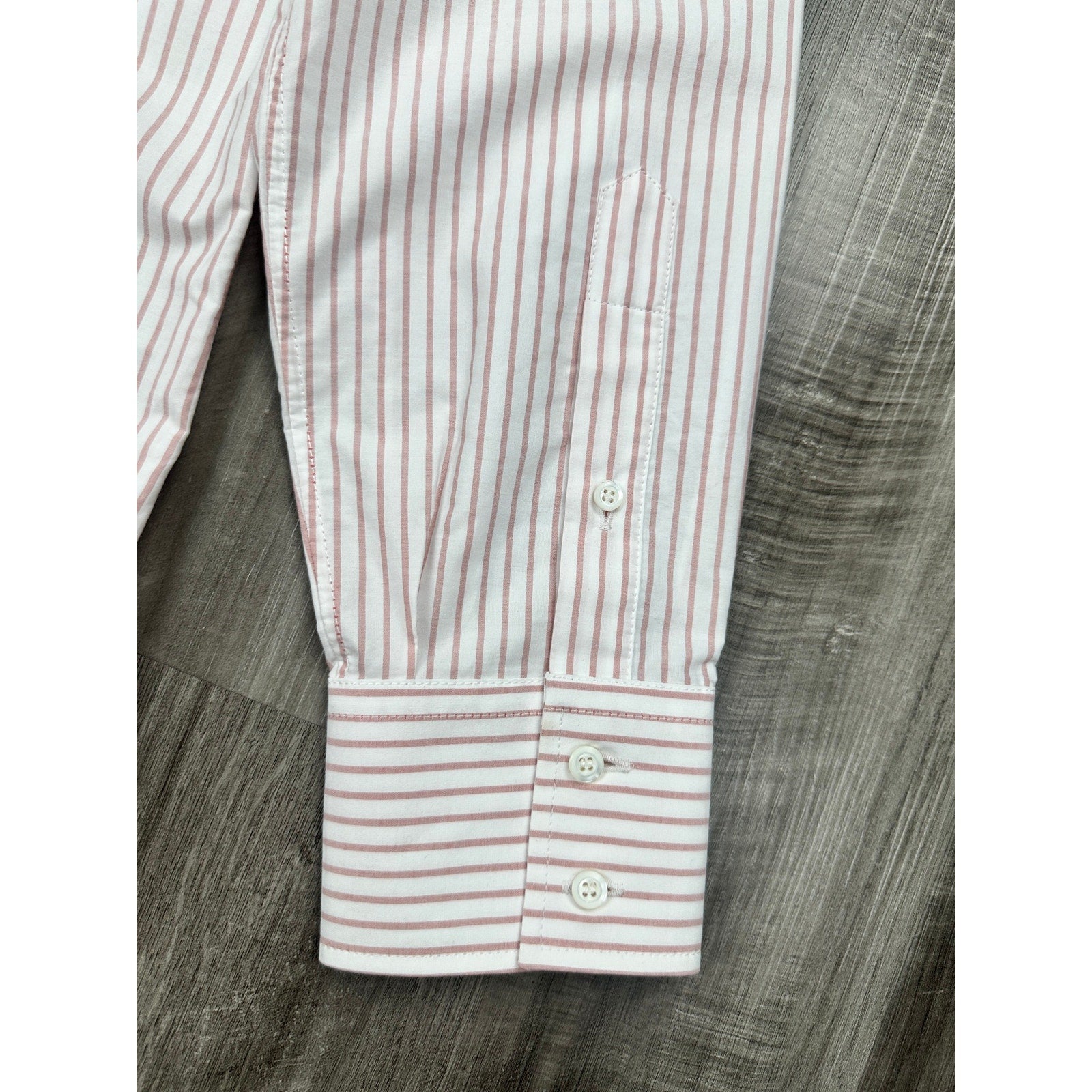 Brunello Cucinelli Made in Italy Basic Fit Striped Long Sleeve Button Down in White Coral — Size Medium