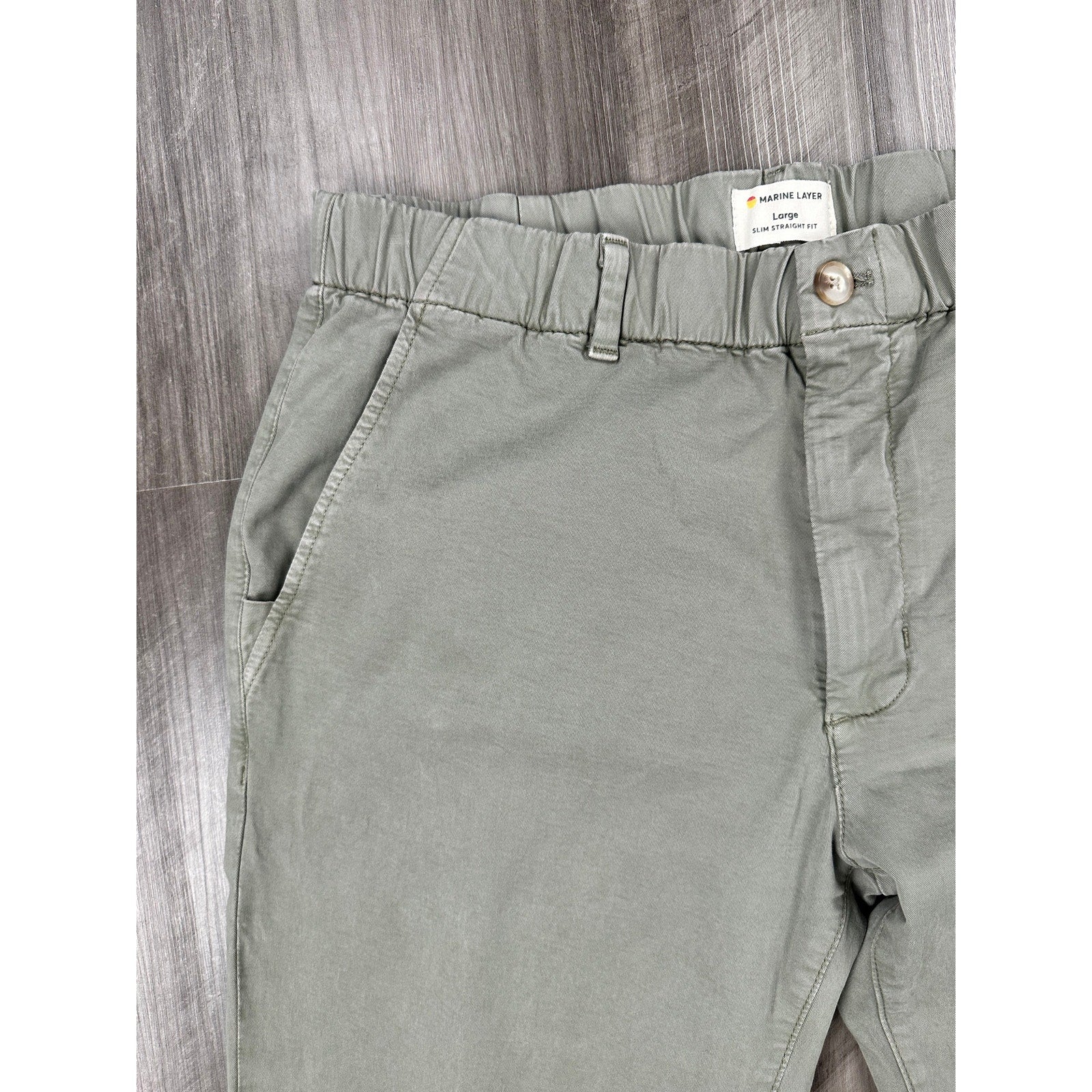 Marine Layer Slim Straight Saturday Twill Chino Pants in Green Khaki — Size Large // Preowned
