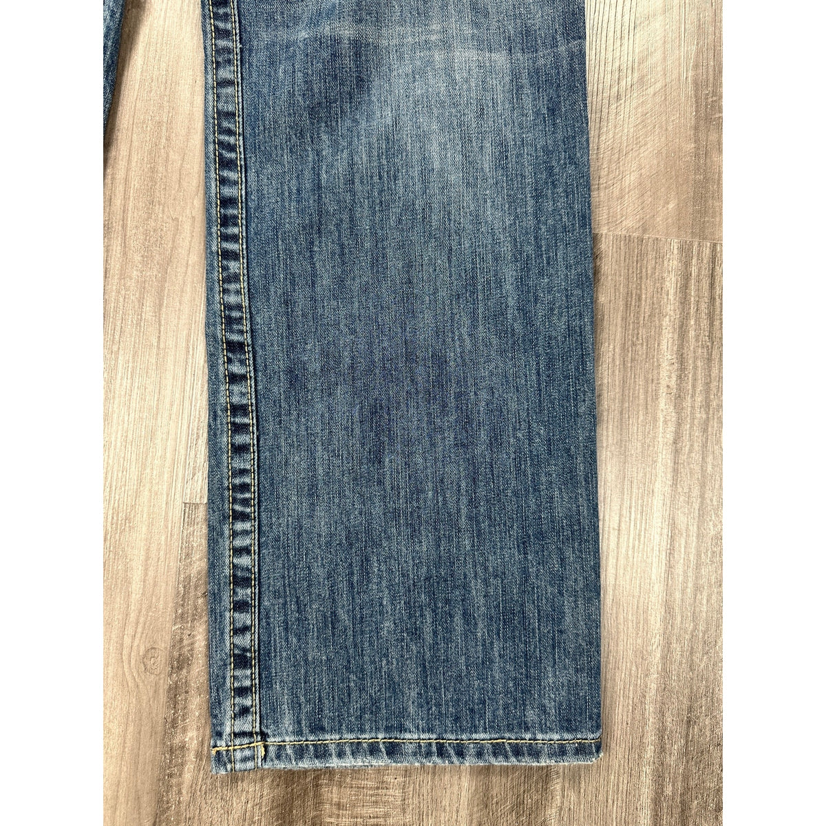Cody James Light River Bank Stretch Straight Boot Cut Jeans — Size 29x34 // Preowned