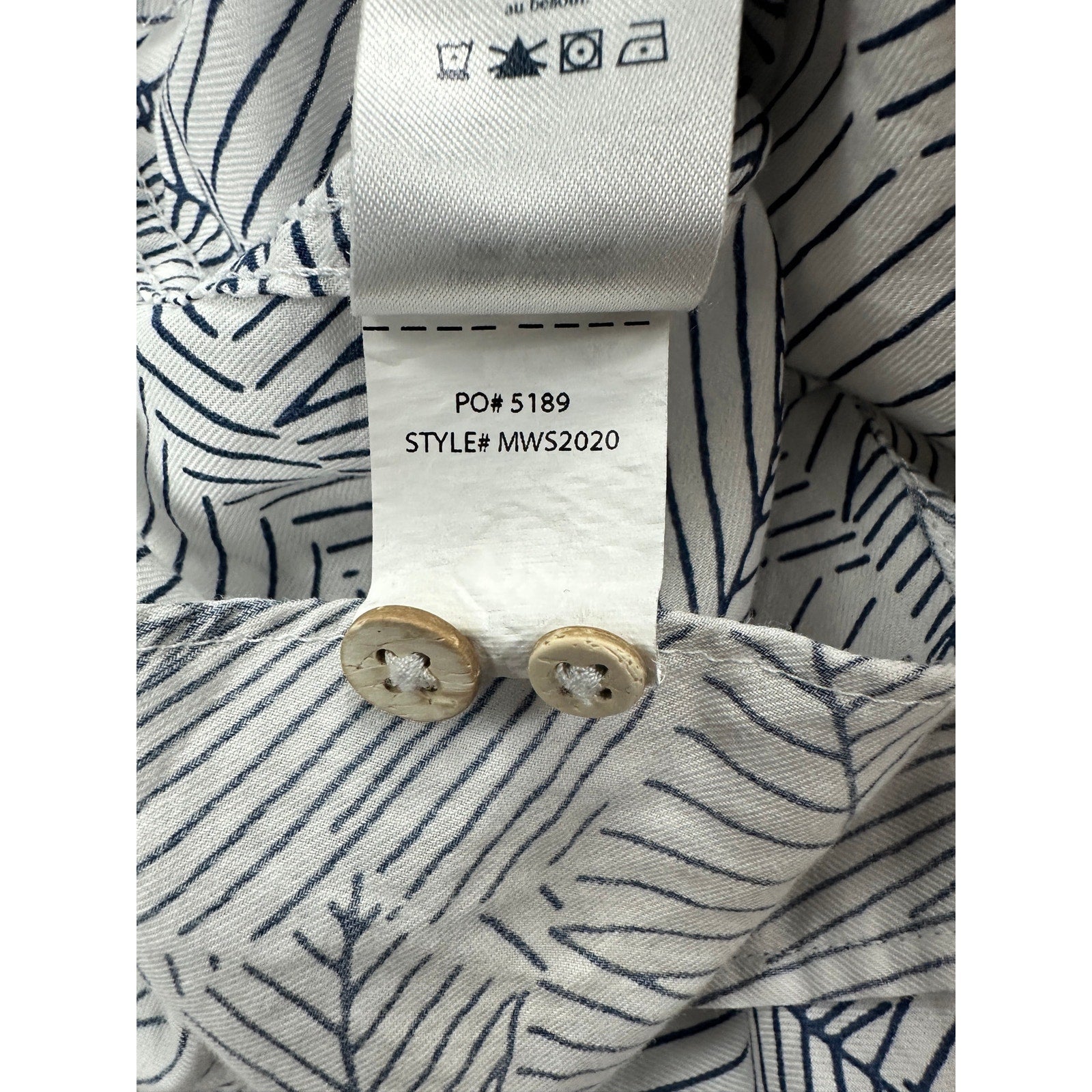 Faherty Ivory Leaf Short Sleeve Sport Shirt in Ivory, Navy — Size Medium // Preowned