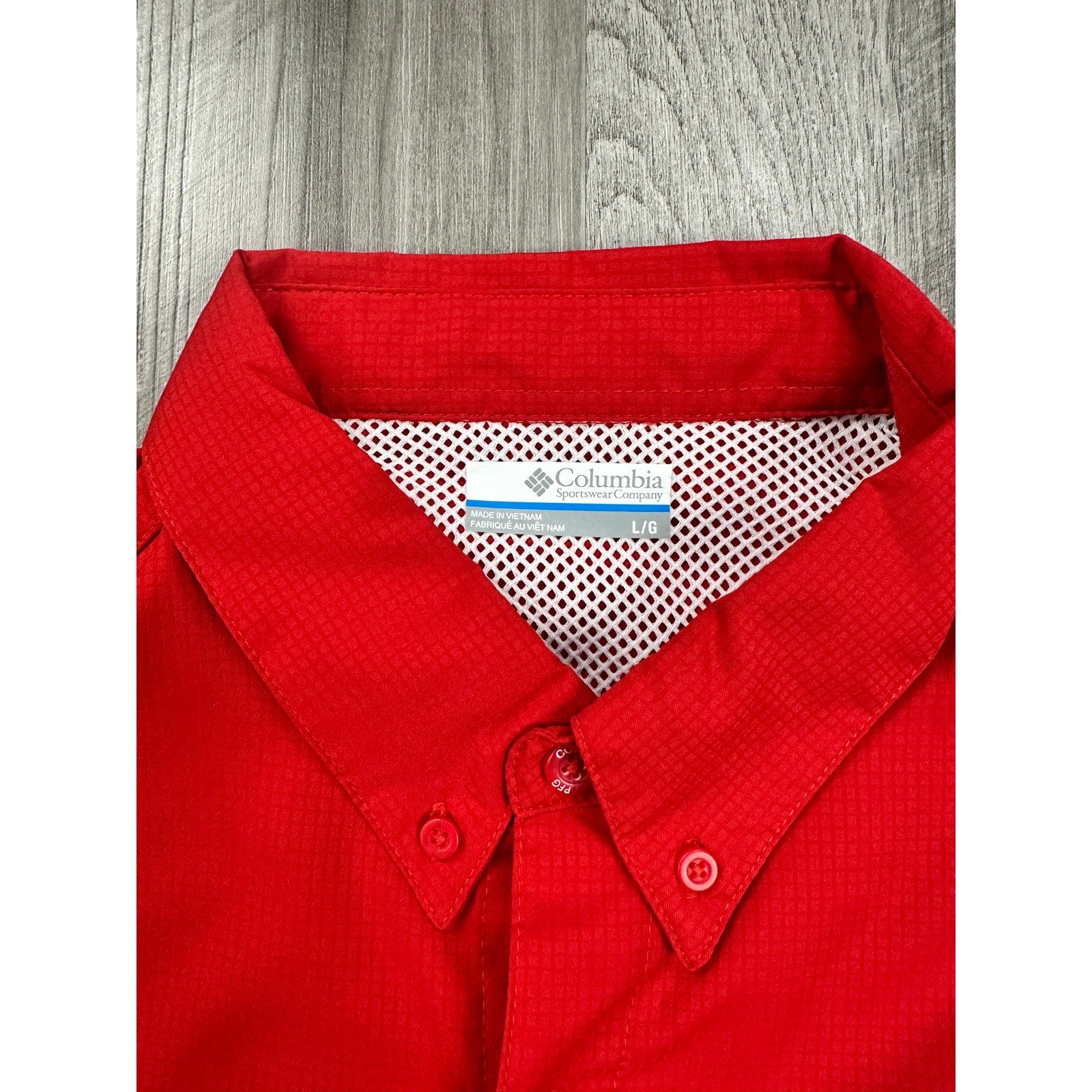Columbia Texas Rangers Tamiami Omni-Shade PFG Vented Button Down in Red — Size L // Preowned