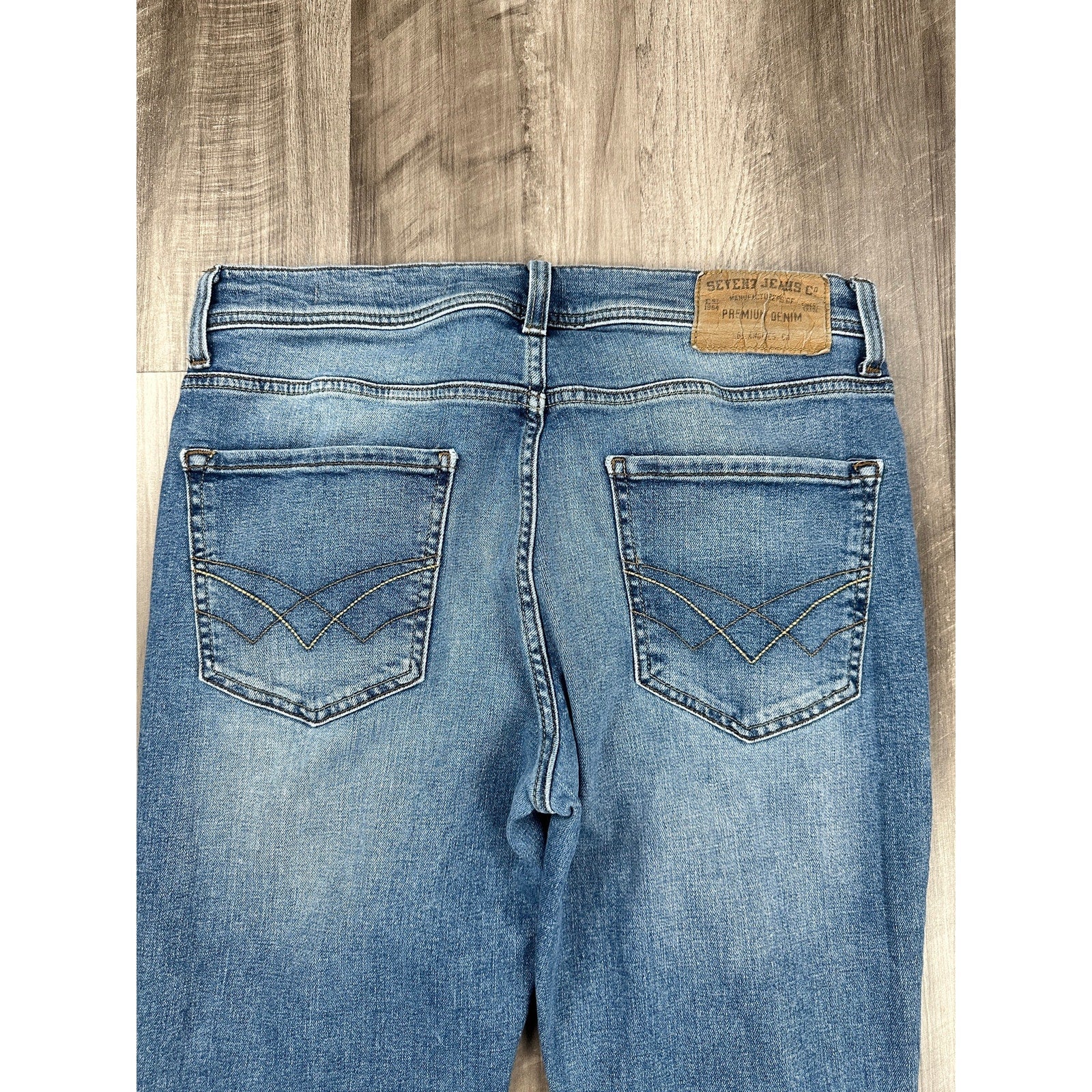 Seven7 Jean Co. Slim Straight Leg Premium Denim Jean in Light Wash — 32x32