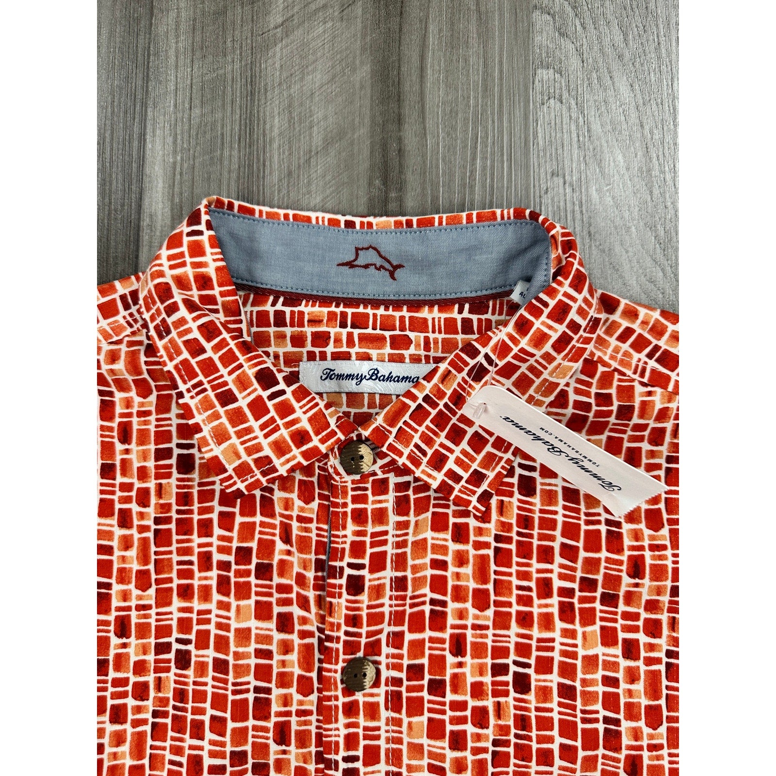 Tommy Bahama Bamboo Tiles Silk Short Sleeve Button Down in Boomerang Red — Size Medium