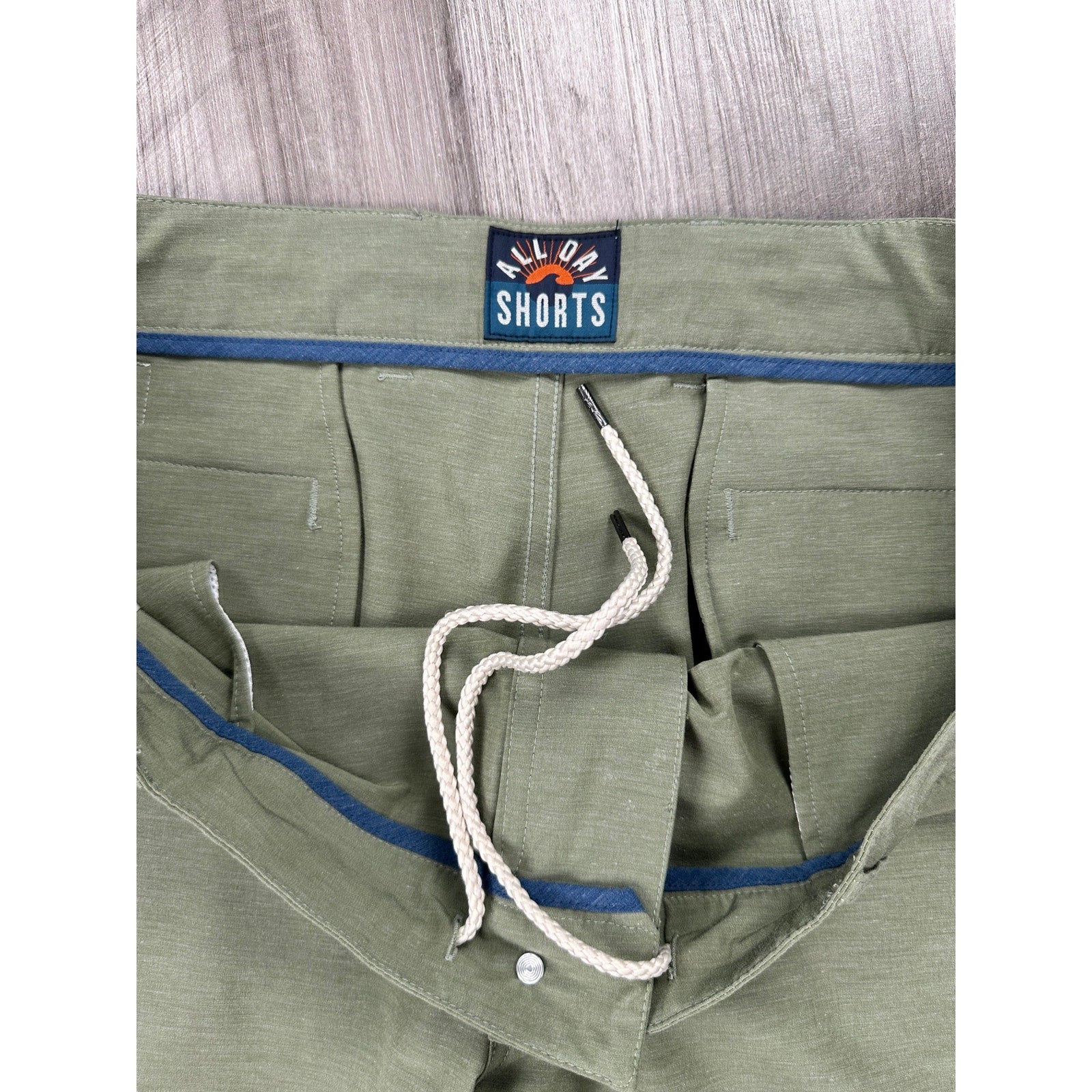 Faherty All Day Hybrid Shorts in Green — Size 36 // Preowned