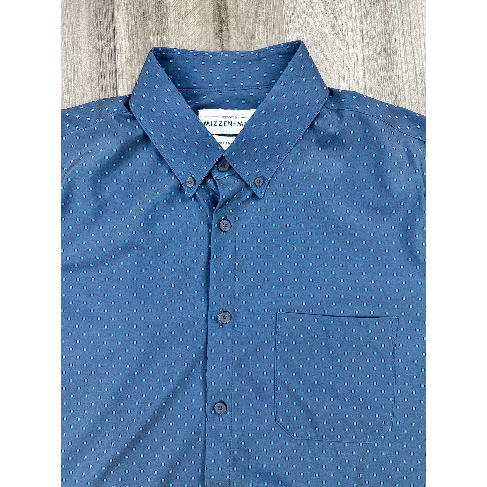 Mizzen+Main Leeward Performance Stretch Standard Fit Short Sleeve Button Down in Gray, Turquoise and Black — Size Large // Preowned