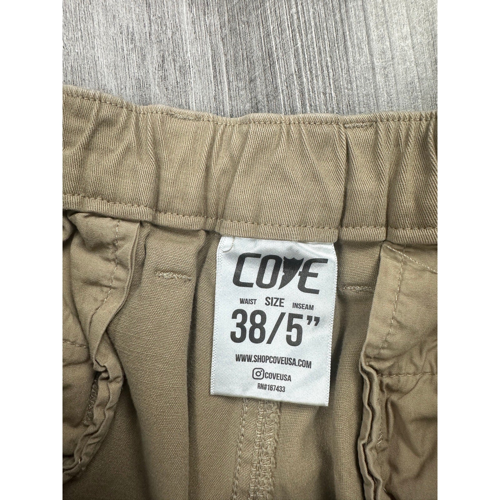 Cove 5" Chino Shorts in Light Khaki — Size 38 // Preowned