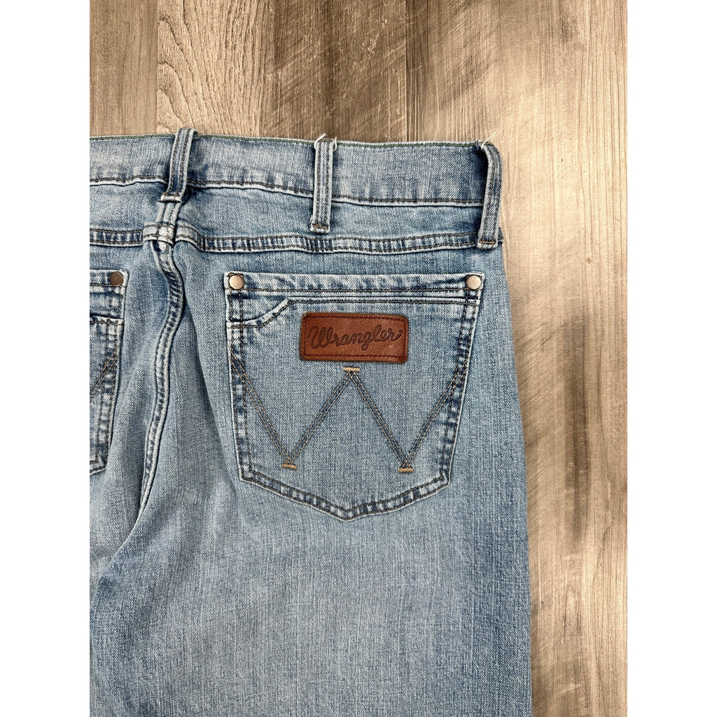 Wrangler RETRO Jacksboro Slim Straight Jeans — Size 32x30 // Preowned