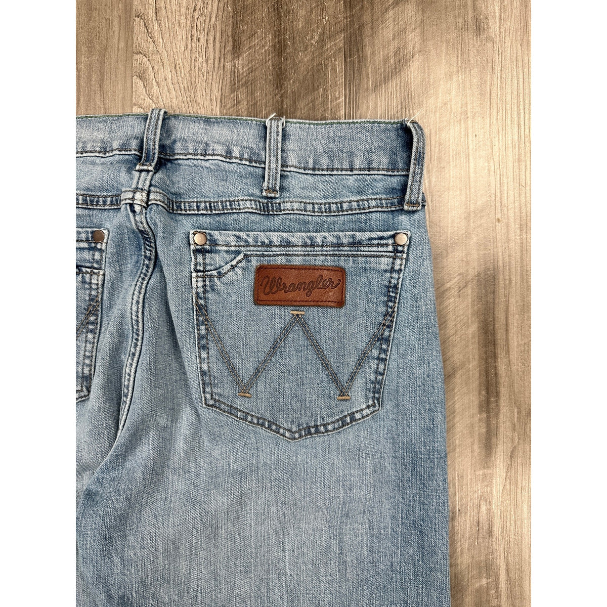 Wrangler RETRO Jacksboro Slim Straight Jeans — Size 32x30 // Preowned