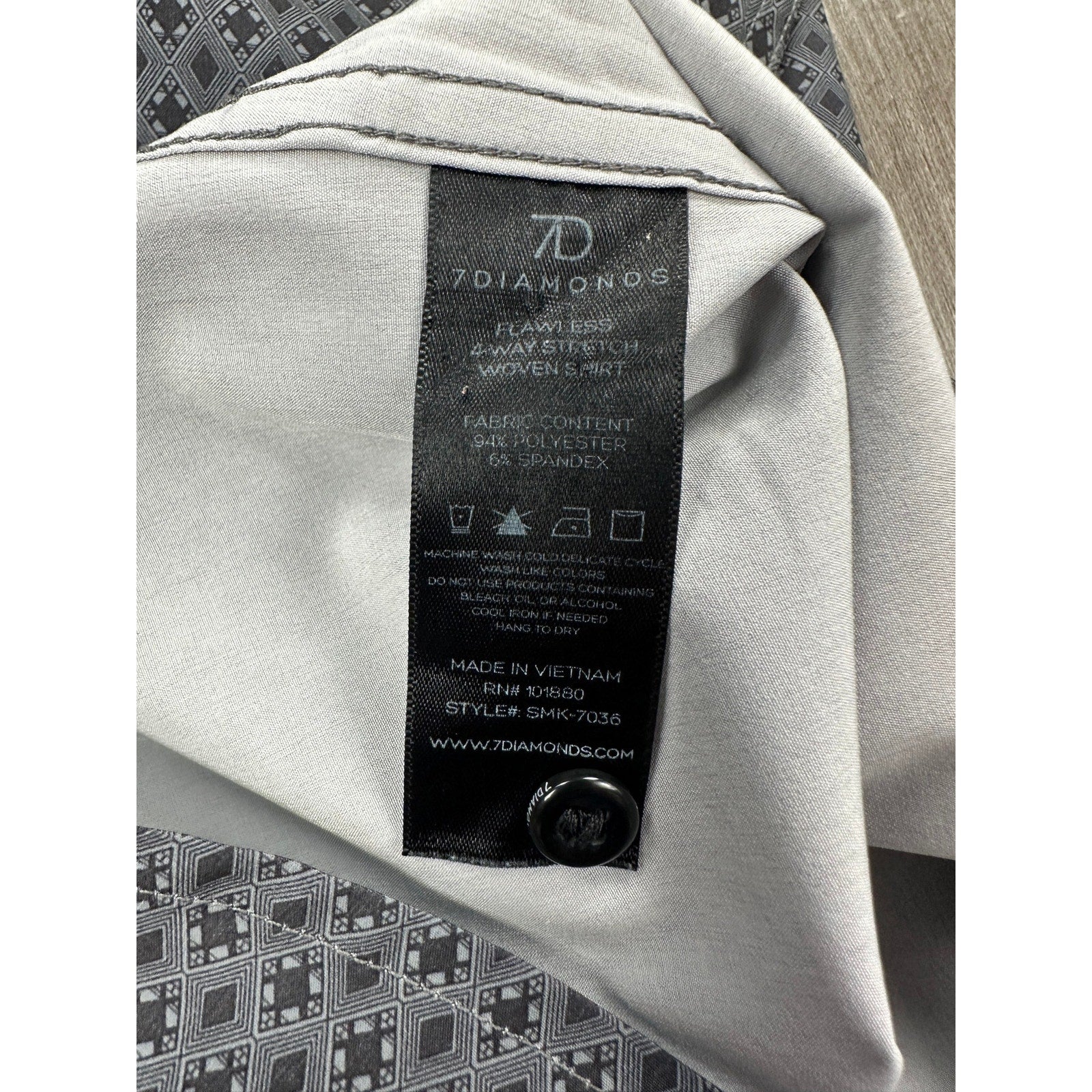 7 Diamonds Flawless 4 Way Stretch Woven Short Sleeve Shirt in Gray and Charcoal — Size Medium // Preowned