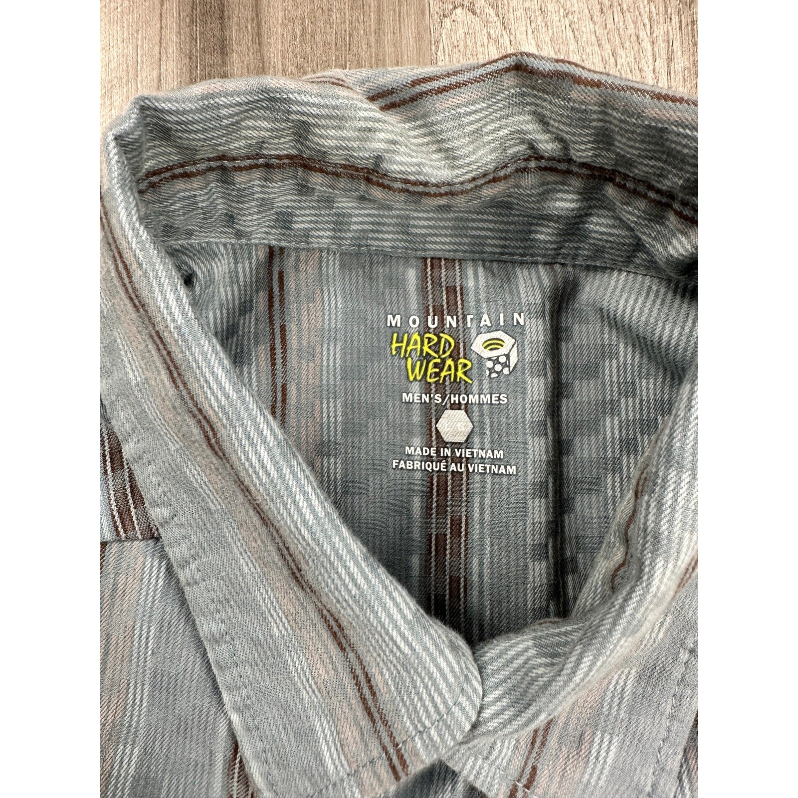 Mountain Hardwear Short Sleeve Geo Striped Button Down in Gray Multi — Size Large // Preowned