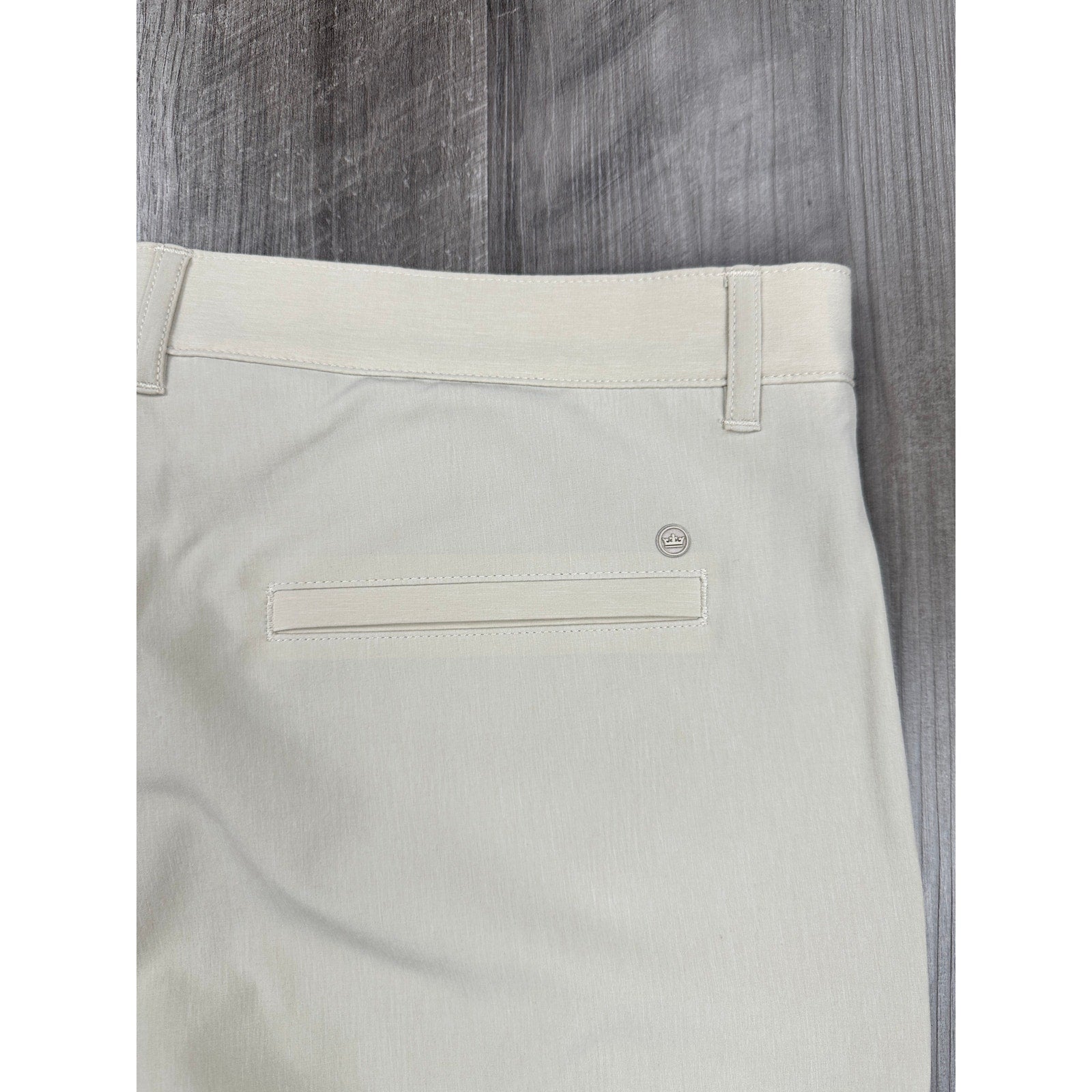 Peter Millar Shackleford Classic Fit Performance Hybrid Short in Sand — Size 40