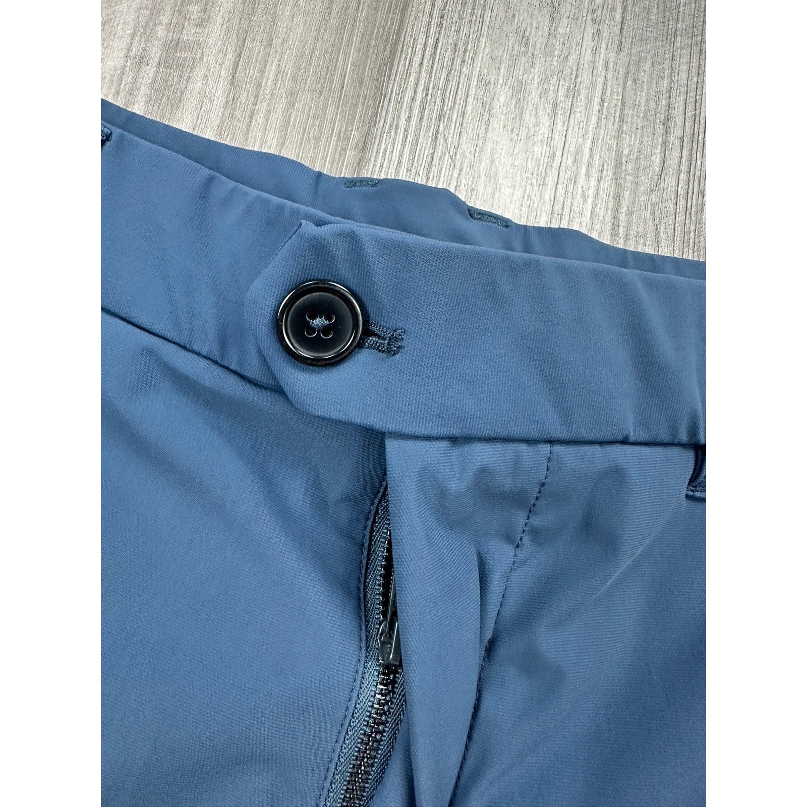 Greyson Montauk Performance Golf Chino Shorts in Slate Navy — Size 34 // Preowned