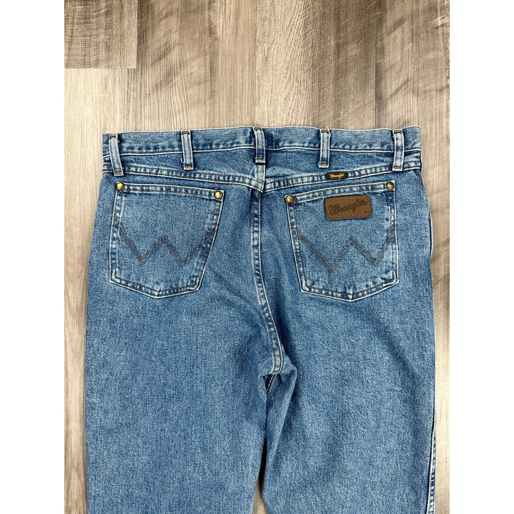 Wrangler Premium Performance Cowboy Cut Regular Fit Jean in Blue — Size 35x32 // Preowned