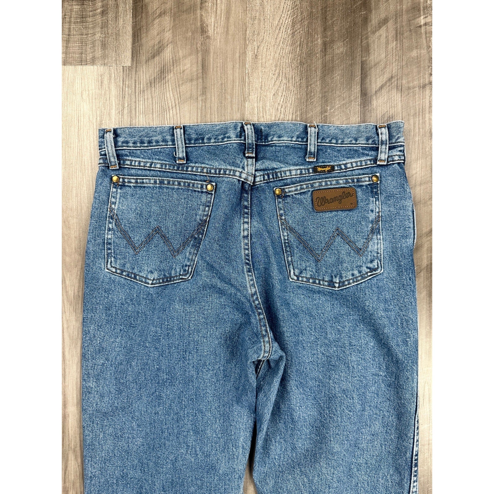 Wrangler Premium Performance Cowboy Cut Regular Fit Jean in Blue — Size 35x32 // Preowned