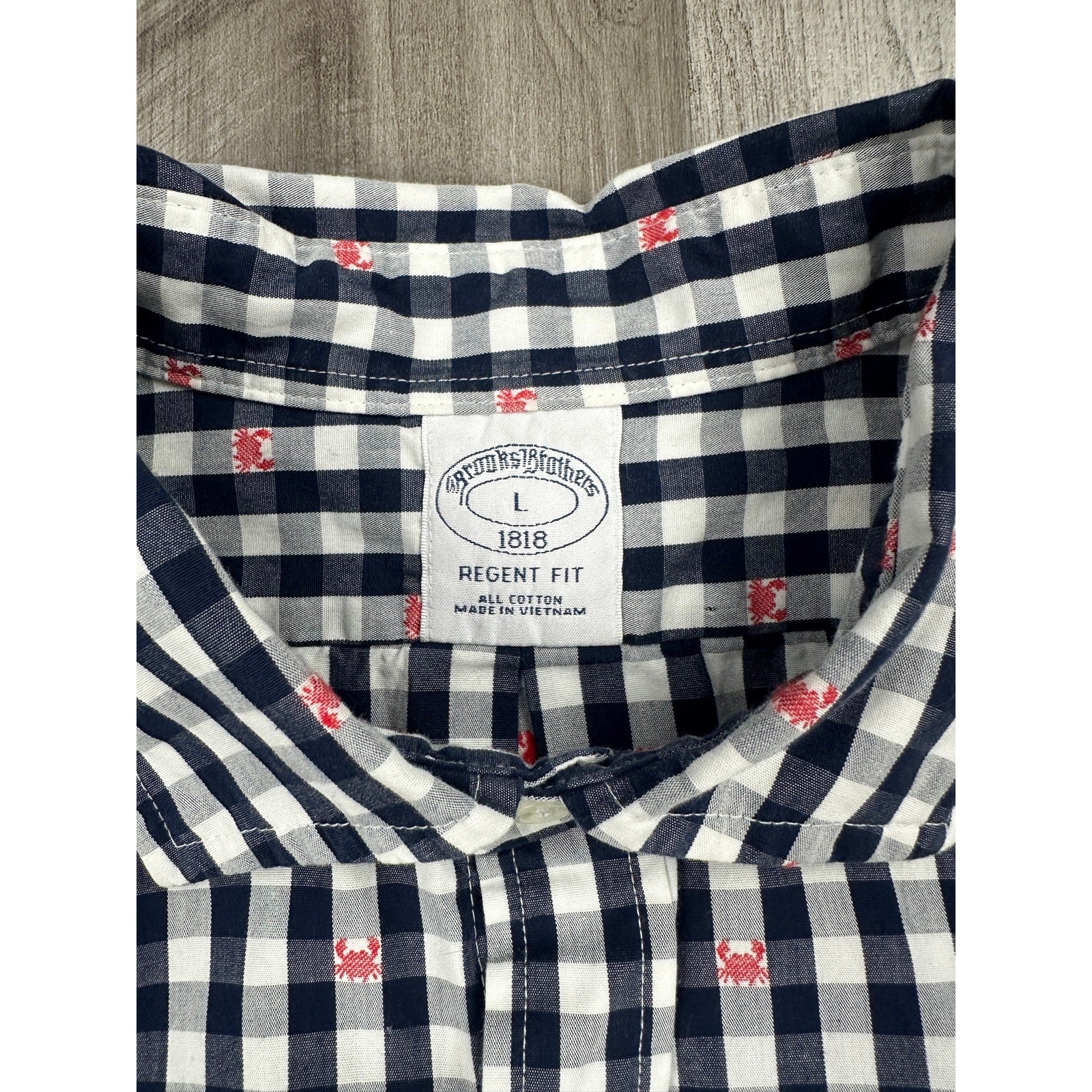 Brooks Brothers Regent Fit Gingham Crab Print Short Sleeve Shirt in Navy, White, Red — Size Large // Preowned