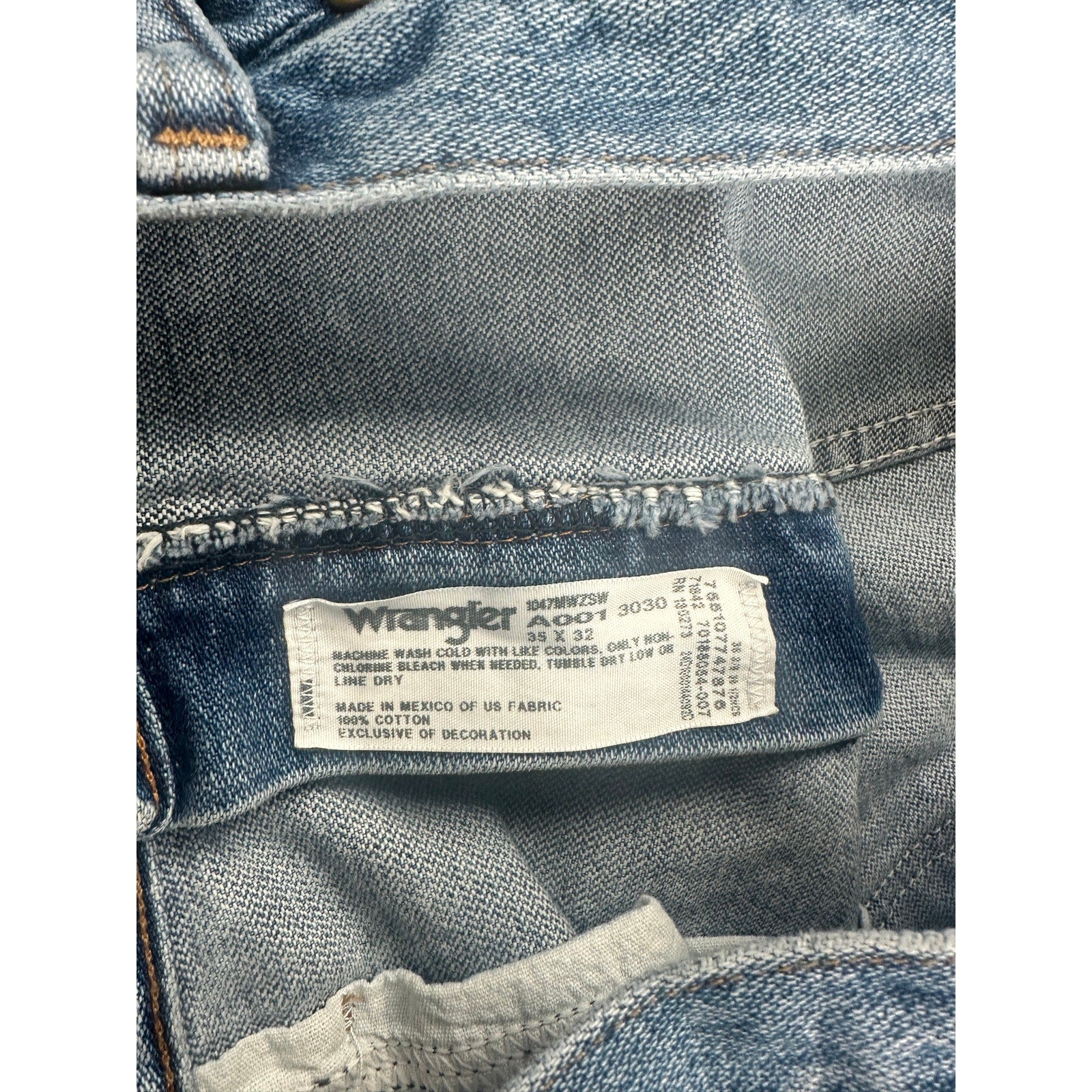 Wrangler Premium Performance Cowboy Cut Regular Fit Jean in Blue — Size 35x32 // Preowned