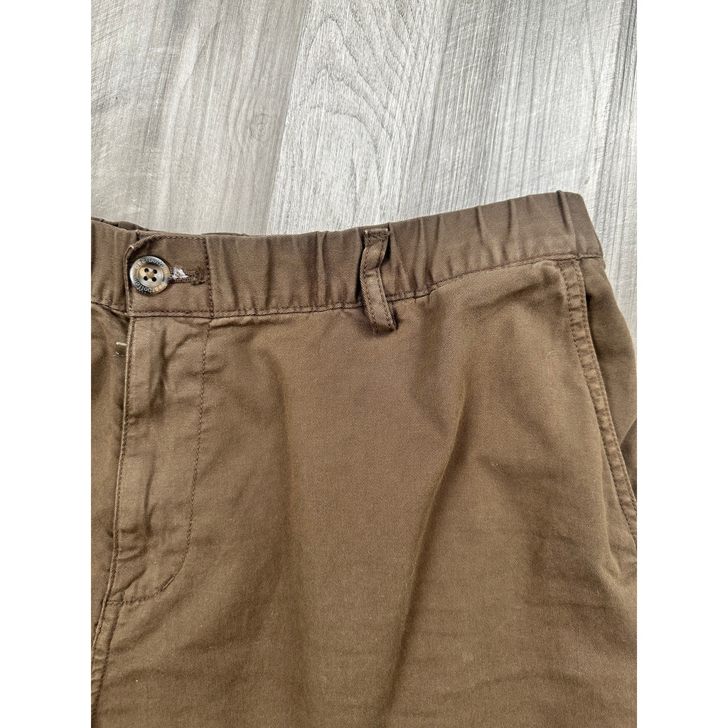 Bear Bottom 5.5" Stretch Chino Shorts in Brown — Size 2XL // Preowned