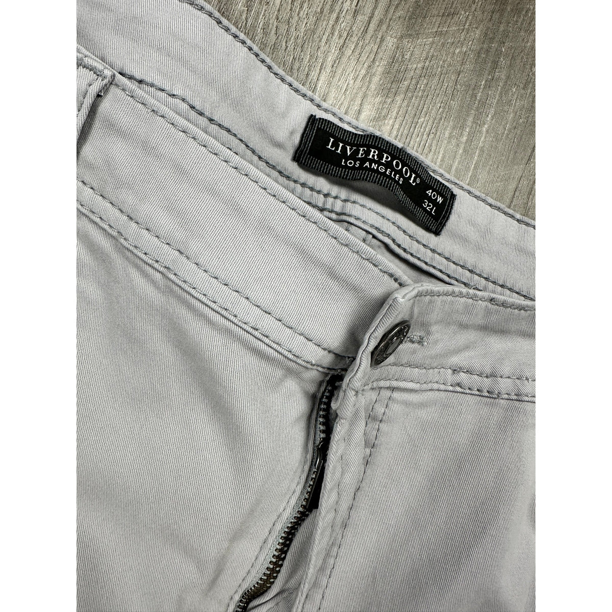 Liverpool Kingston Modern Straight Chino Jeans — Size 40x32 // Preowned
