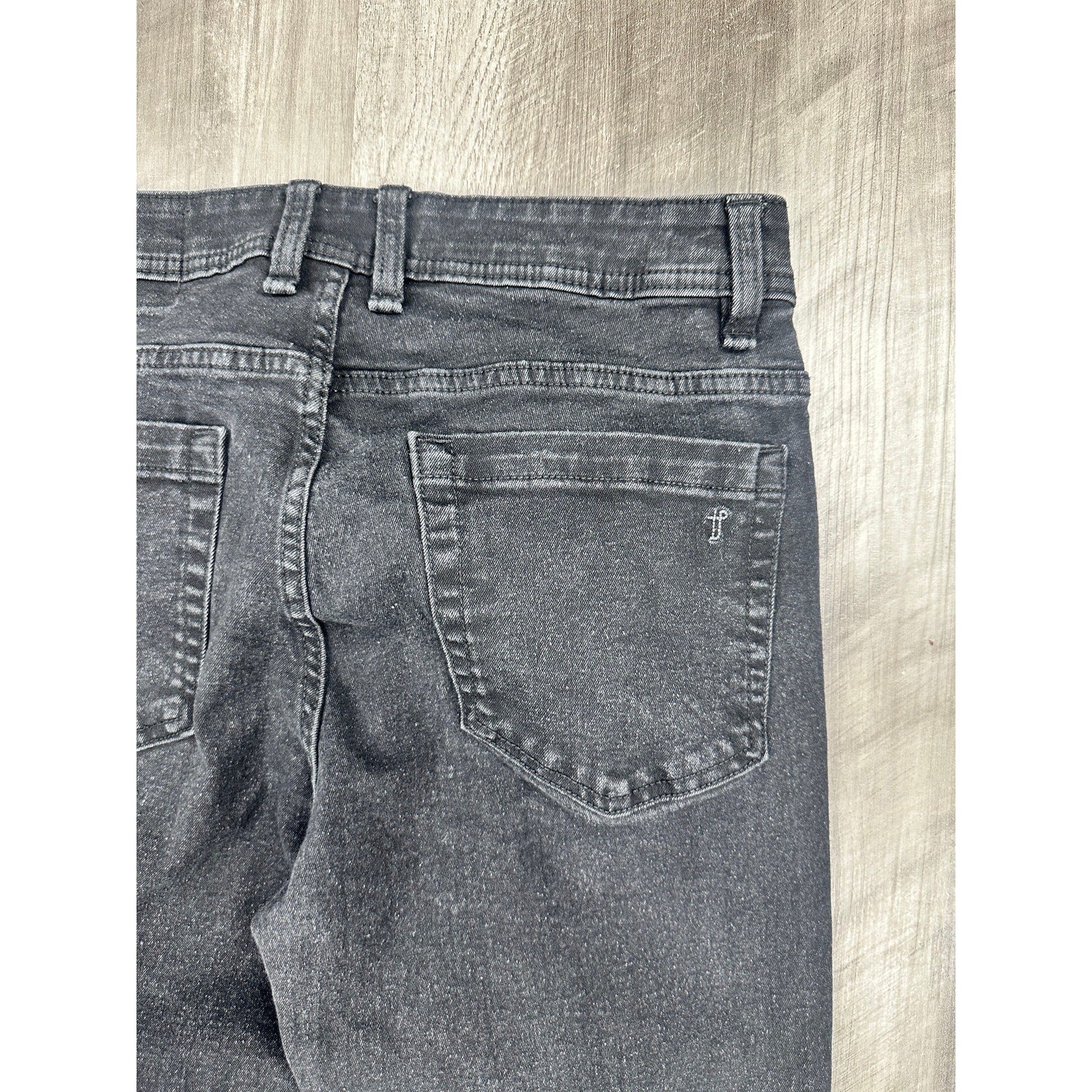 TPJ The Perfect Jean Athletic Fit Jeans in Washed Black — Size 31x32 // Preowned