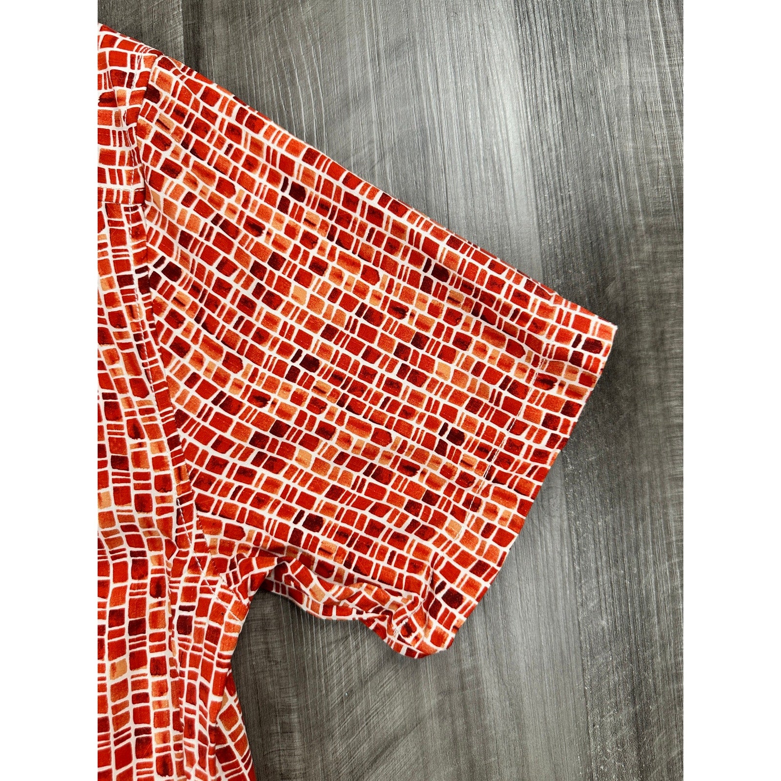 Tommy Bahama Bamboo Tiles Silk Short Sleeve Button Down in Boomerang Red — Size Medium