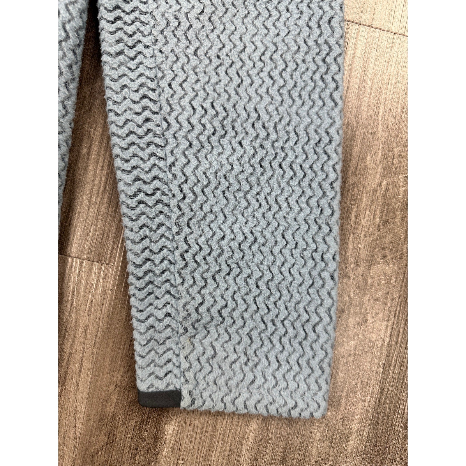 Patagonia R1 Air Crew Fleece Pullover in Light Plume Gray — Size Medium // Preowned