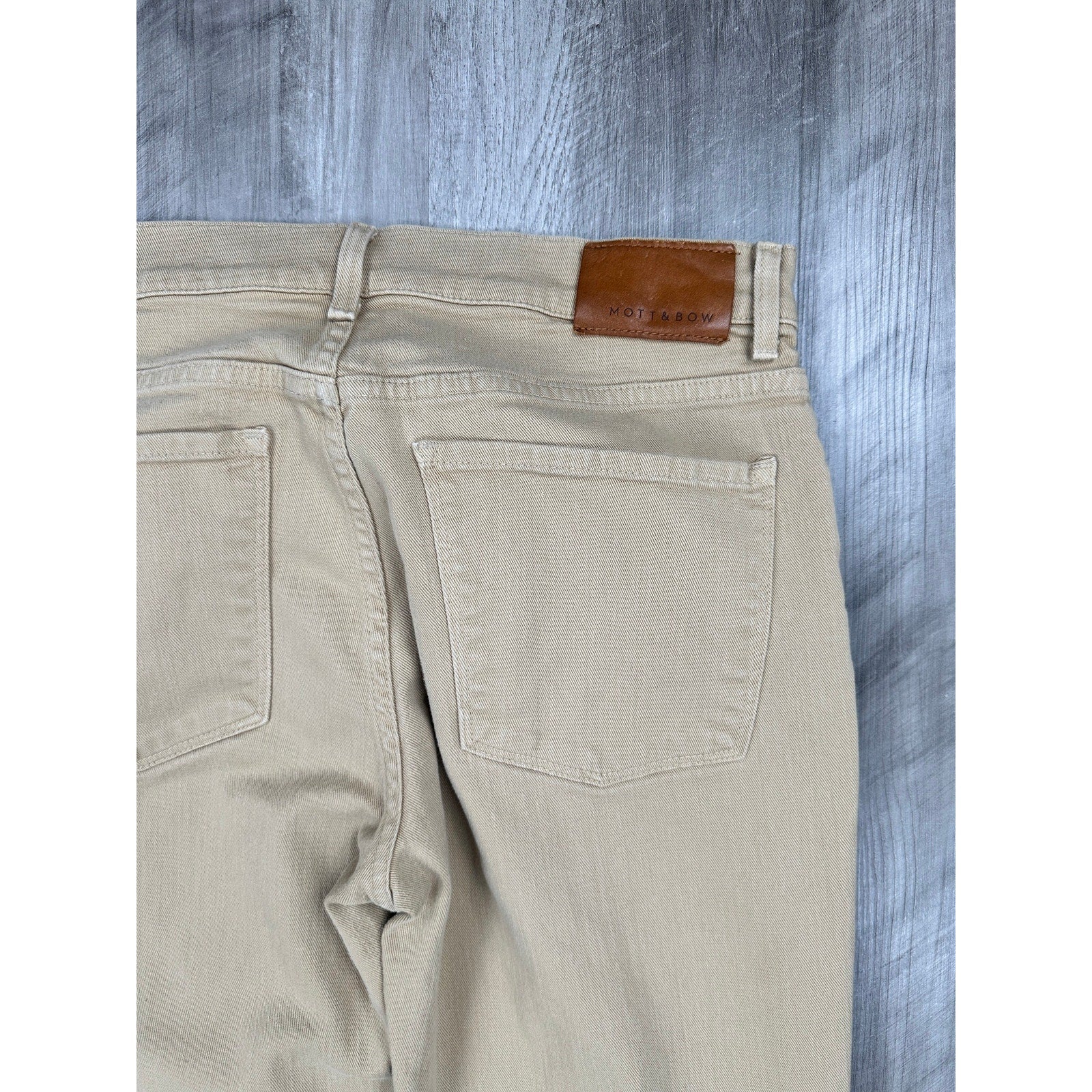 Mott & Bow Straight Mercer Jeans in Light Khaki — Size 34x32 // Preowned