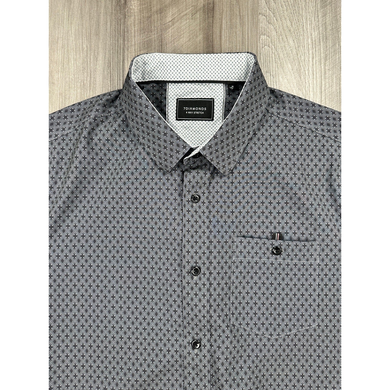 7 Diamonds Flawless 4 Way Stretch Woven Short Sleeve Shirt in Gray and Charcoal — Size Medium // Preowned