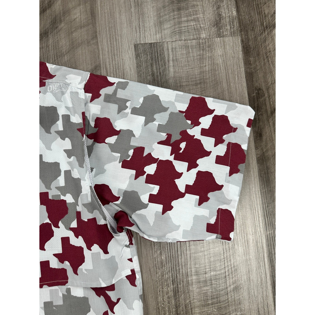 Old Tejas Camouflage Texas Short Sleeve Button Down in Maroon Gray — Size L // Preowned