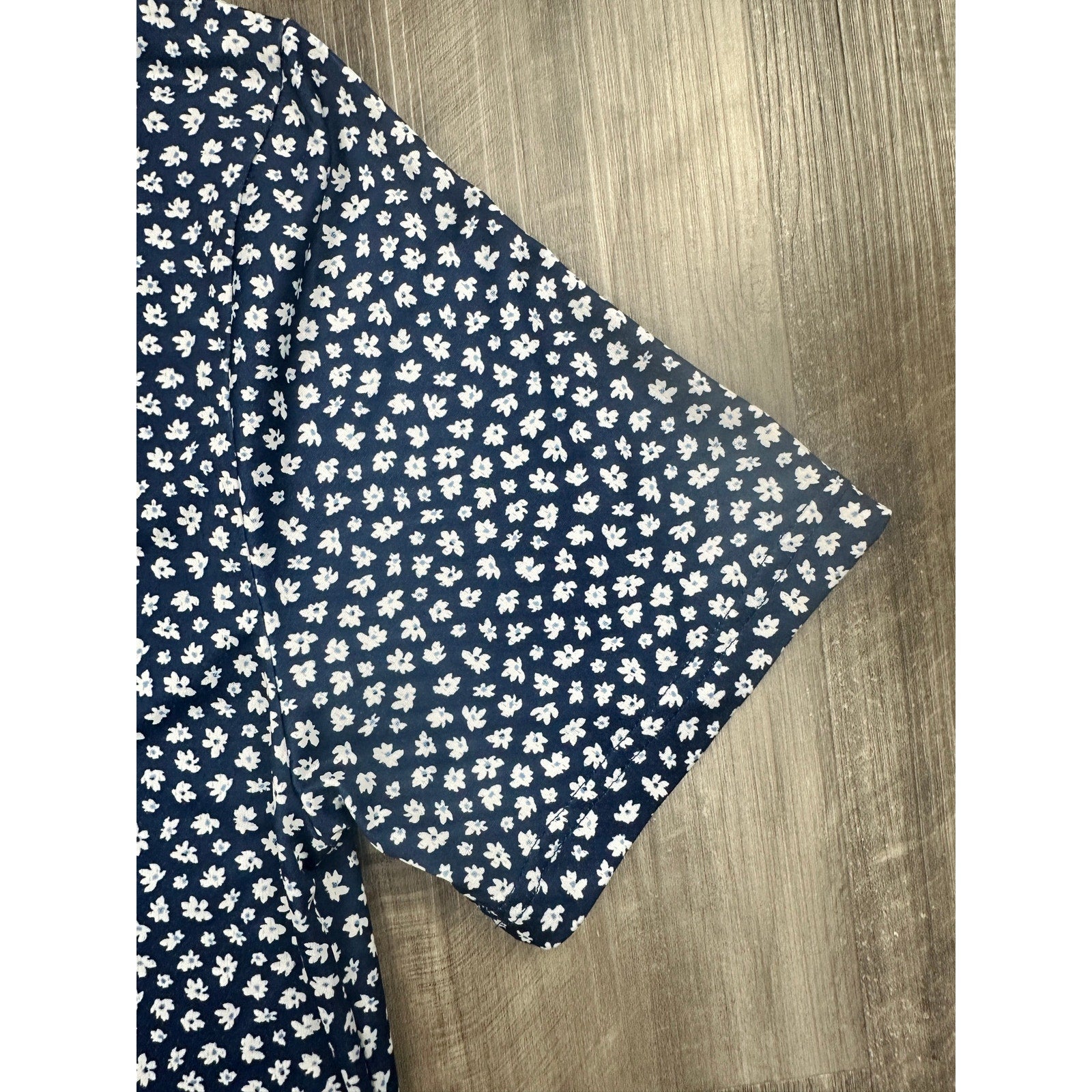 American Tall Floral Mesh Performance Polo in Navy, Blue, White — Size Small // Preowned