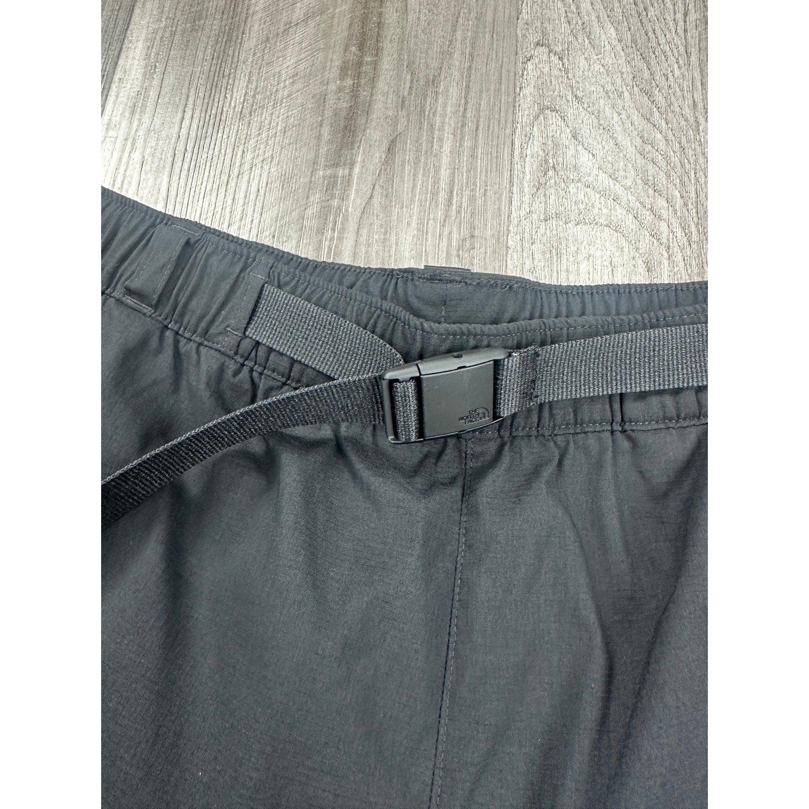 The North Face Class V Pathfinder Relaxed Fit Belted Shorts in Black — Size Large