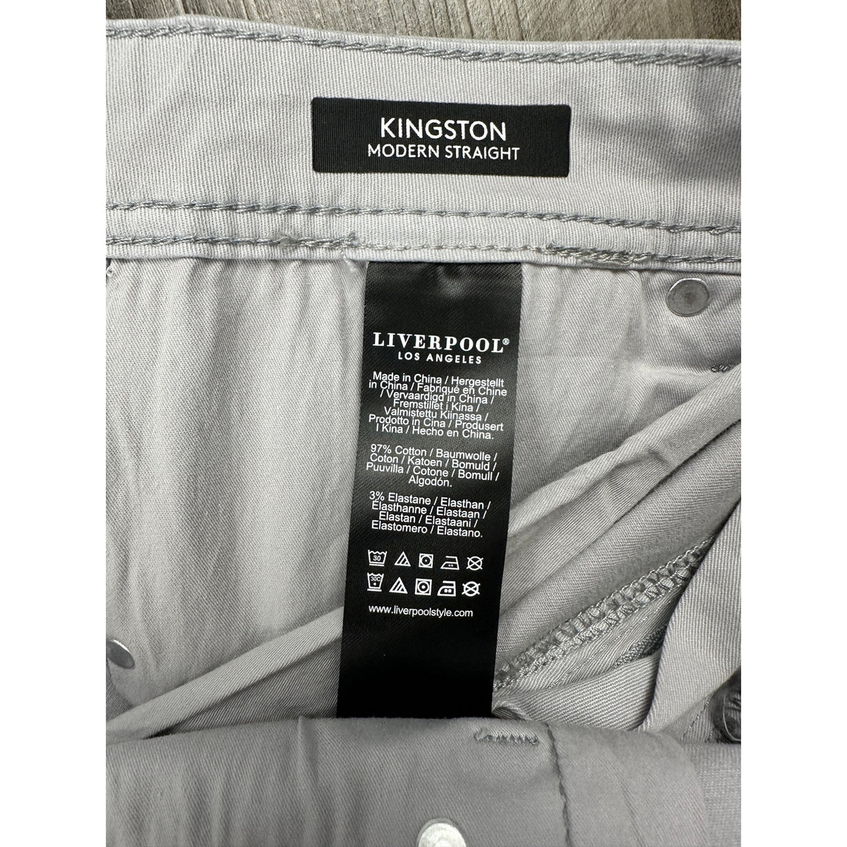 Liverpool Kingston Modern Straight Chino Jeans — Size 40x32 // Preowned