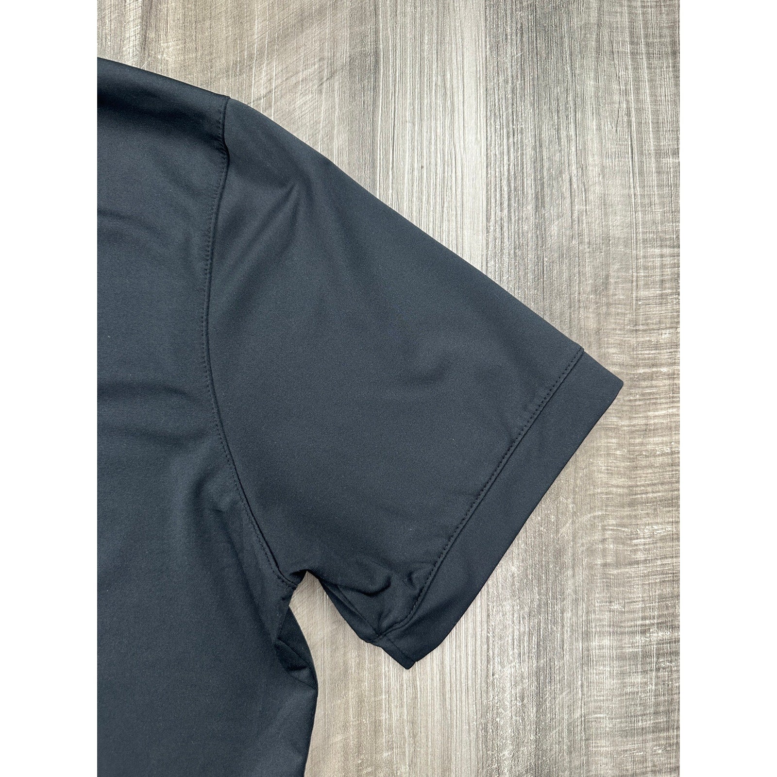 Mizzen+Main Black Solid Versa Trim Short Sleeve Polo in Black — Size Large // Preowned