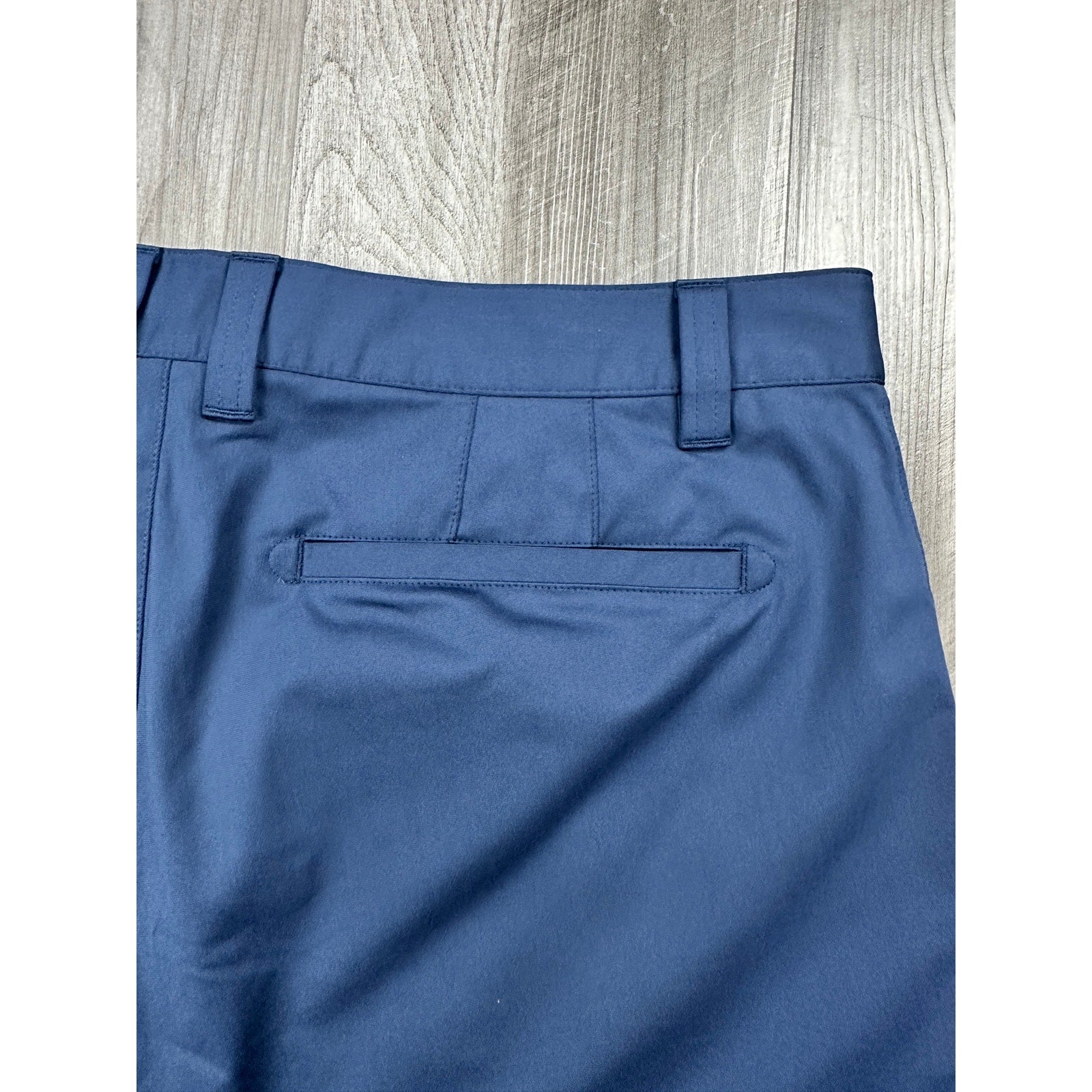 Rhone Commuter 7-Inch Performance Chino Shorts in Navy — Size 35 // Preowned