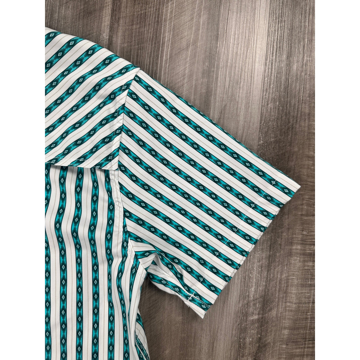 Rock & Roll Denim TEK Core Striped Short Sleeve Western Pearl Snap Shirt — Size Medium // Preowned