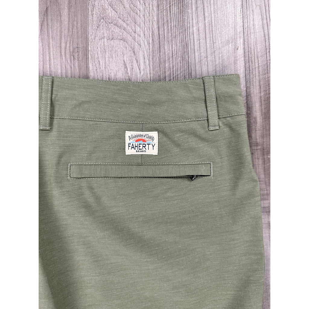 Faherty All Day Hybrid Shorts in Green — Size 36 // Preowned