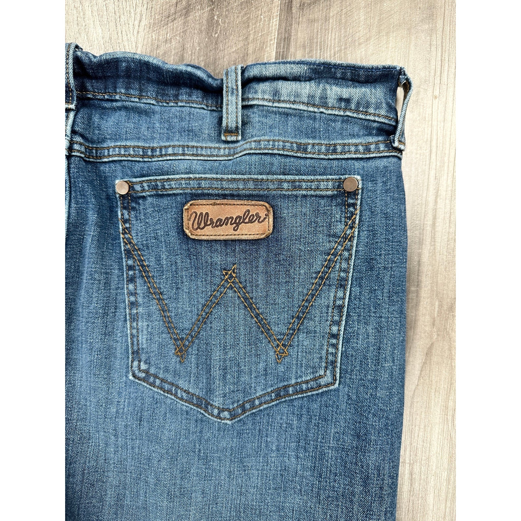Wrangler RETRO Slim Bootcut Gunter Jeans — Size 38x32 // Preowned