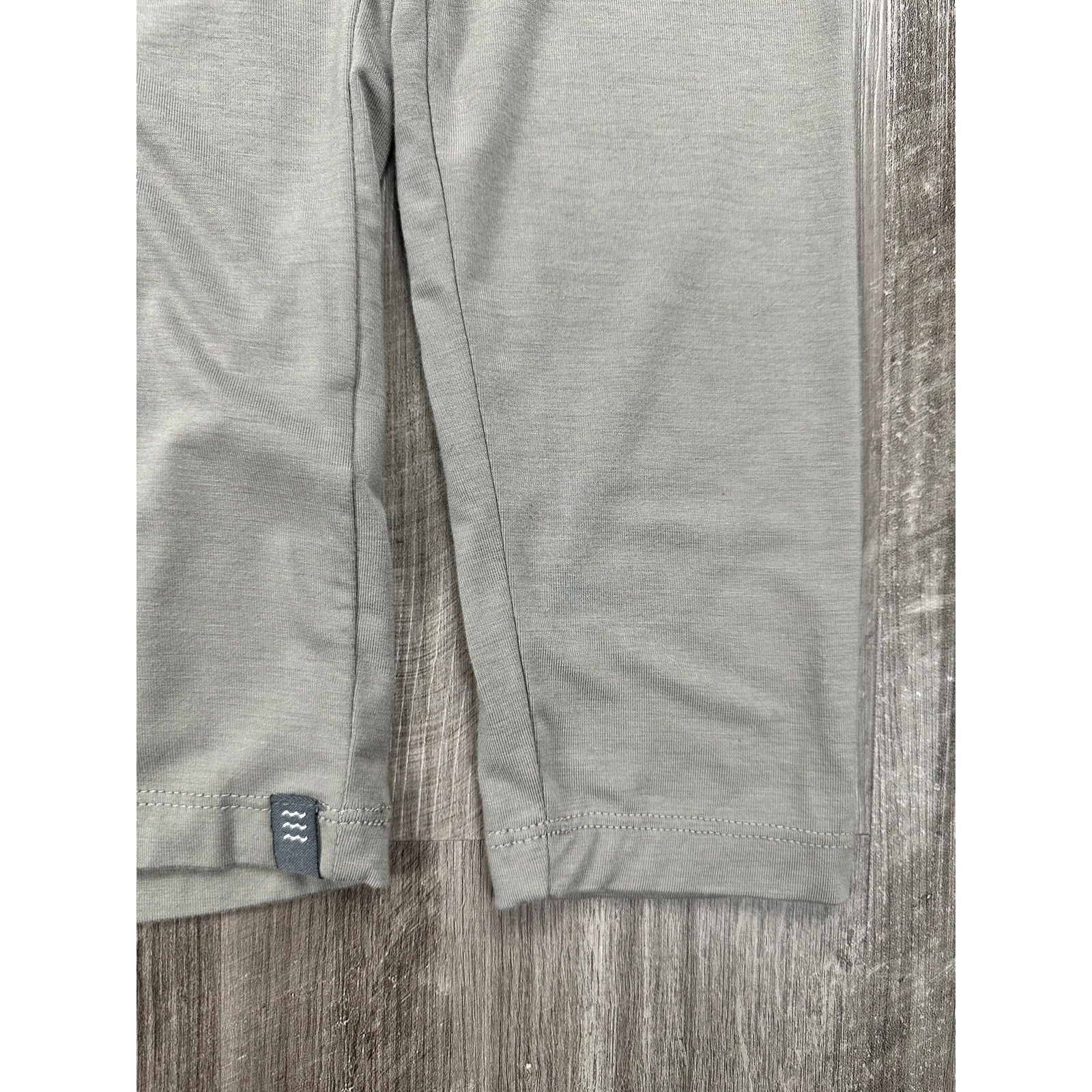 Free Fly Bamboo Flex Long Sleeve Henley in Gray — Size Large // Preowned
