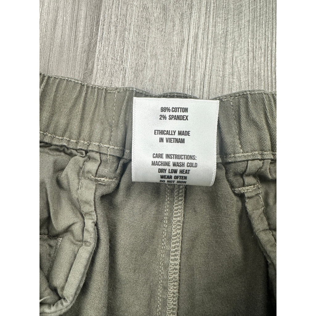 Cove 5" Chino Shorts in Olive Green — Size 38 // Preowned