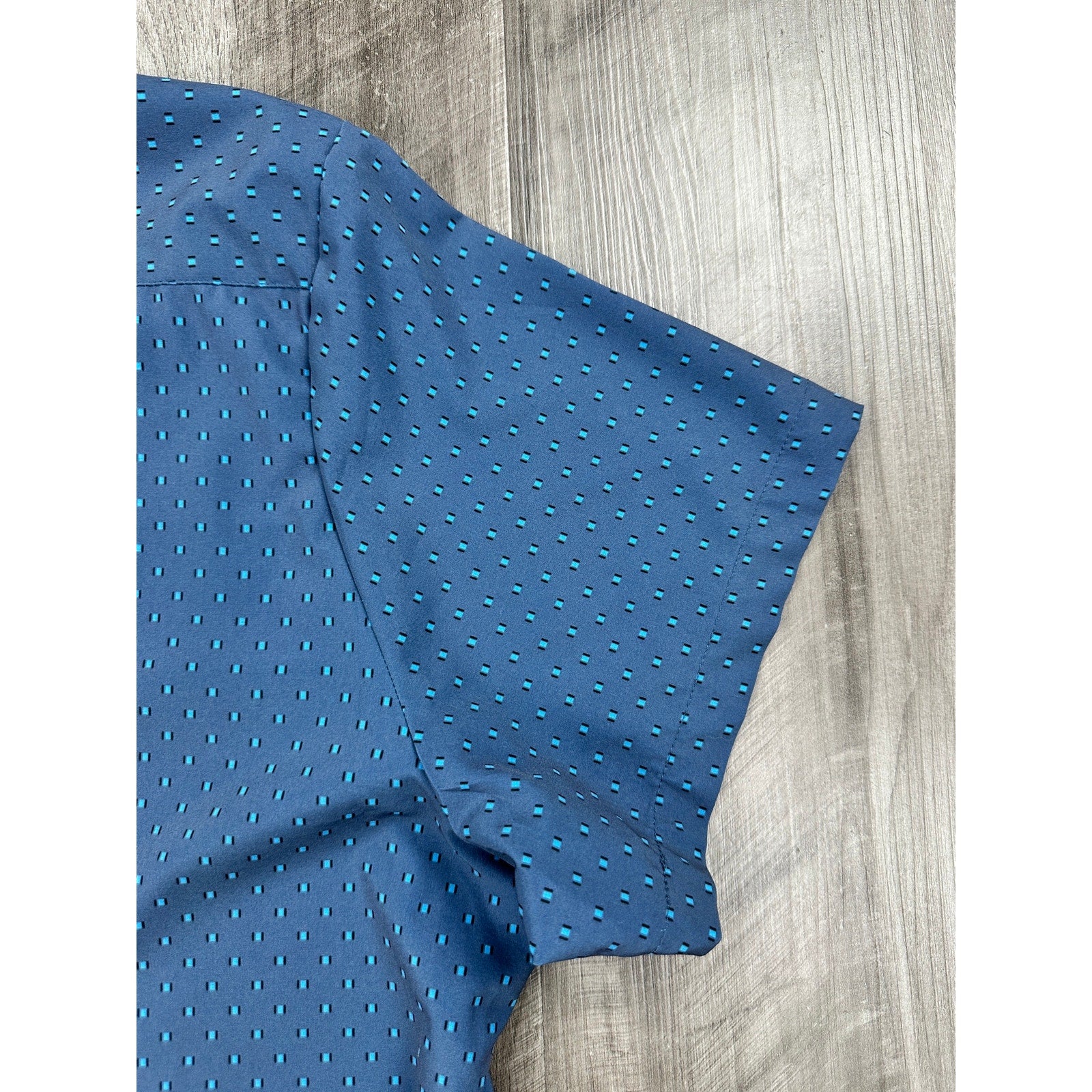 Mizzen+Main Leeward Performance Stretch Standard Fit Short Sleeve Button Down in Gray, Turquoise and Black — Size Large // Preowned